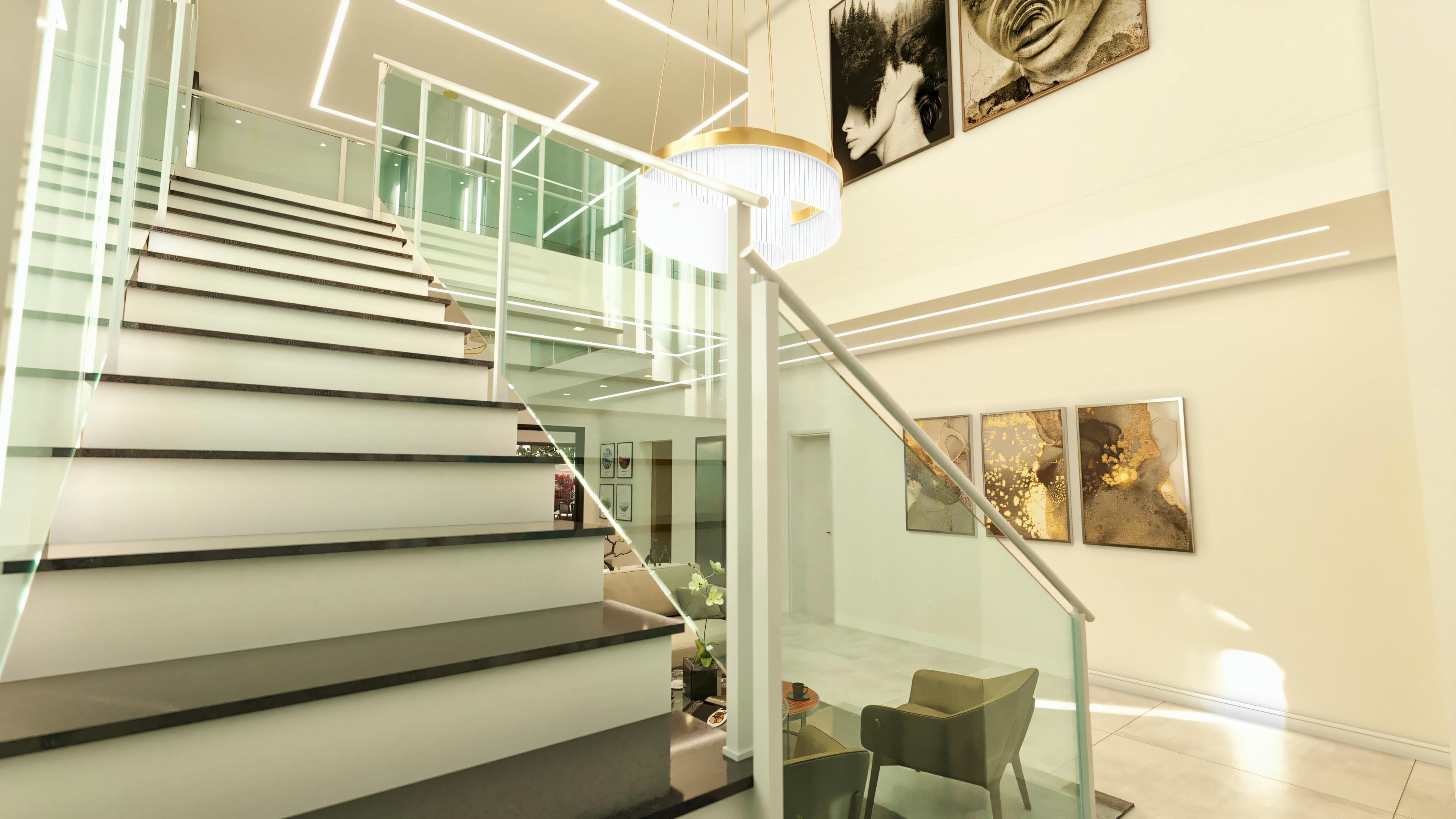 Vista inferior de la escalera moderna en casa de alto estándar con 5 suites. Detalles de los peldaños claros con borde oscuro, barandal de vidrio y metal, hall decorado con cuadros e iluminación de destaque.