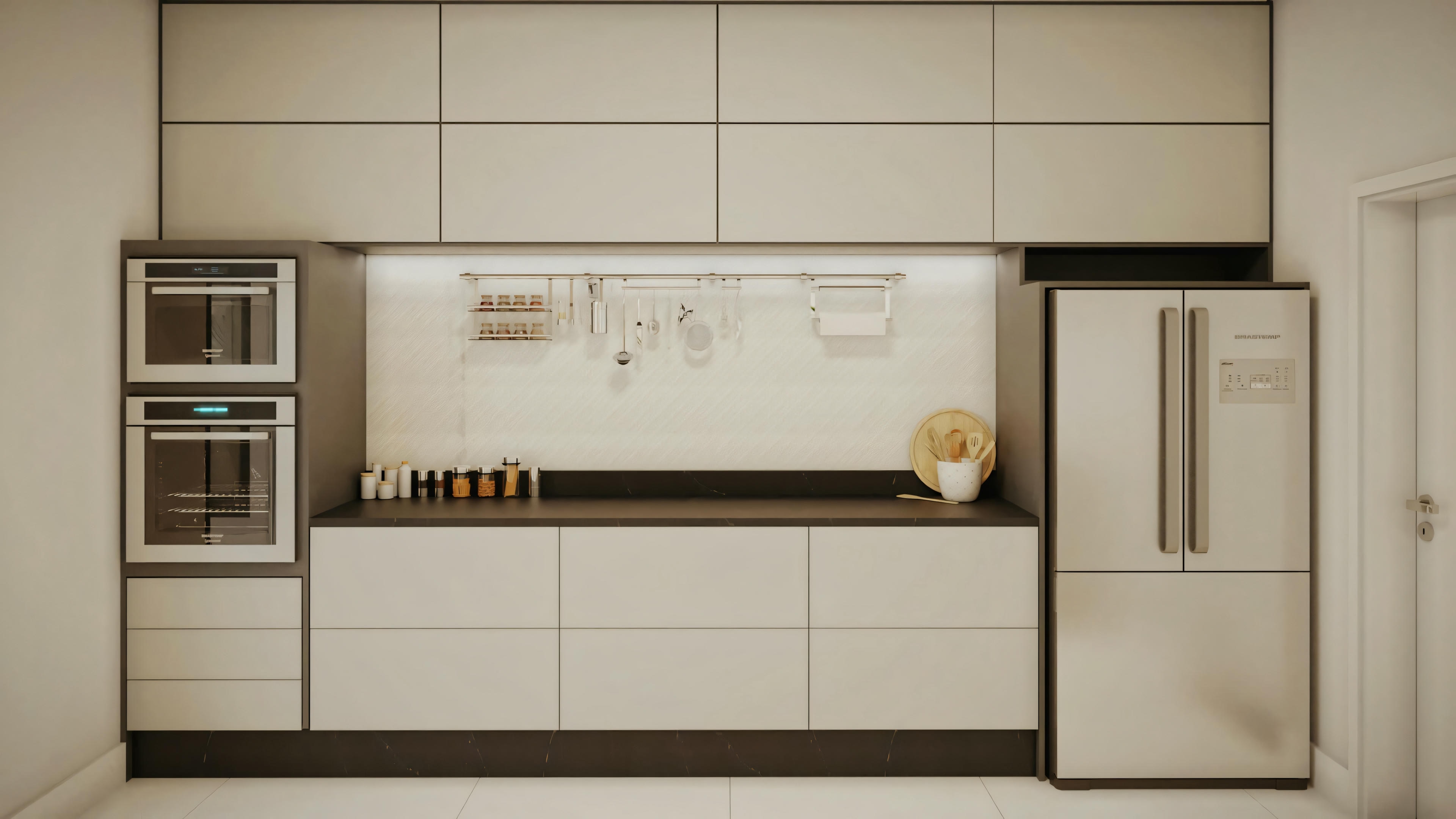 Cozinha moderna com design minimalista, apresentando armários brancos, forno embutido, cooktop e coifa. A bancada possui diversos itens de cozinha, e à direita há uma geladeira.