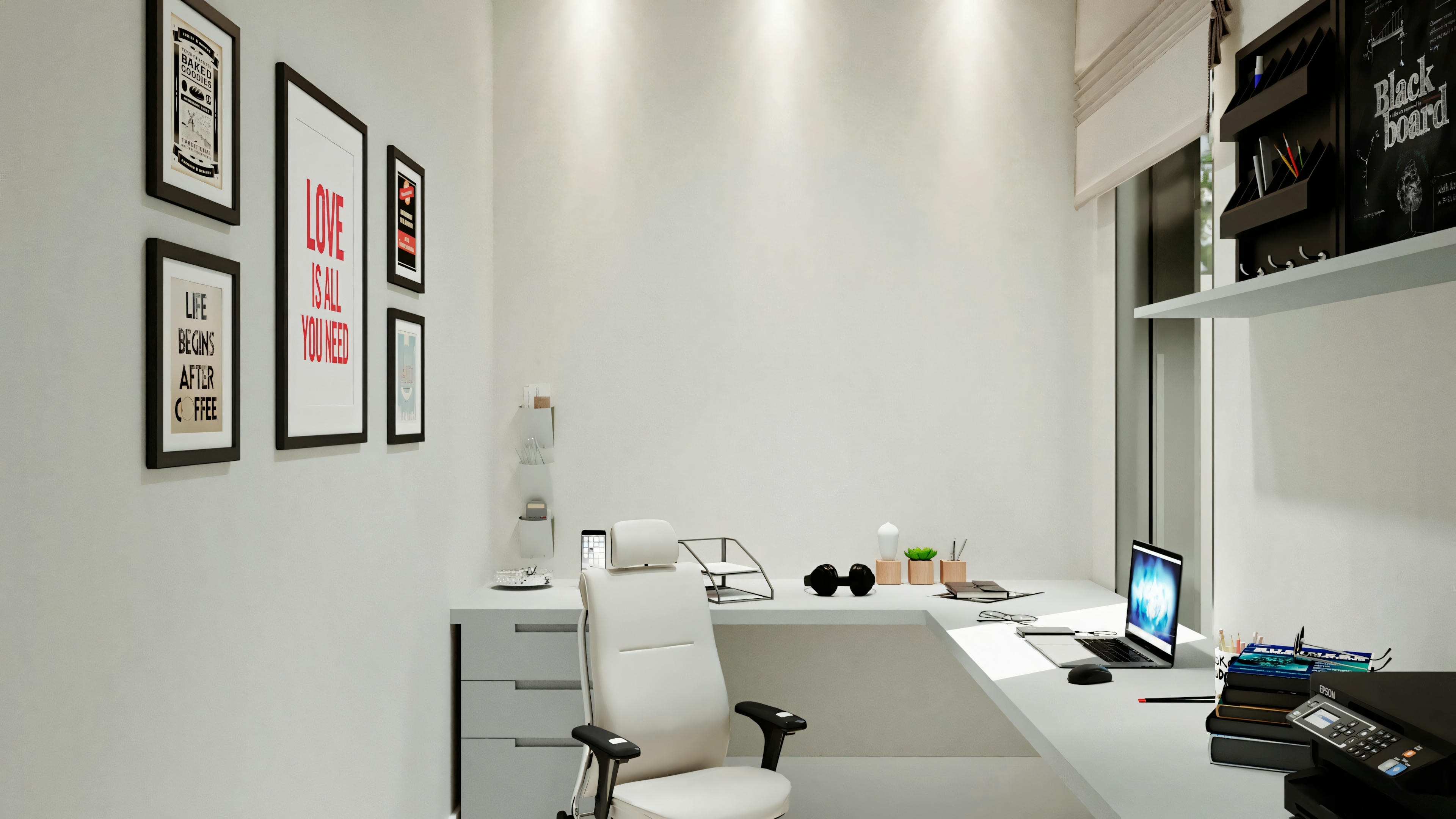 Espaço de escritório com mesa, monitores de computador, cadeira e decorações na parede, incluindo quadros emoldurados.