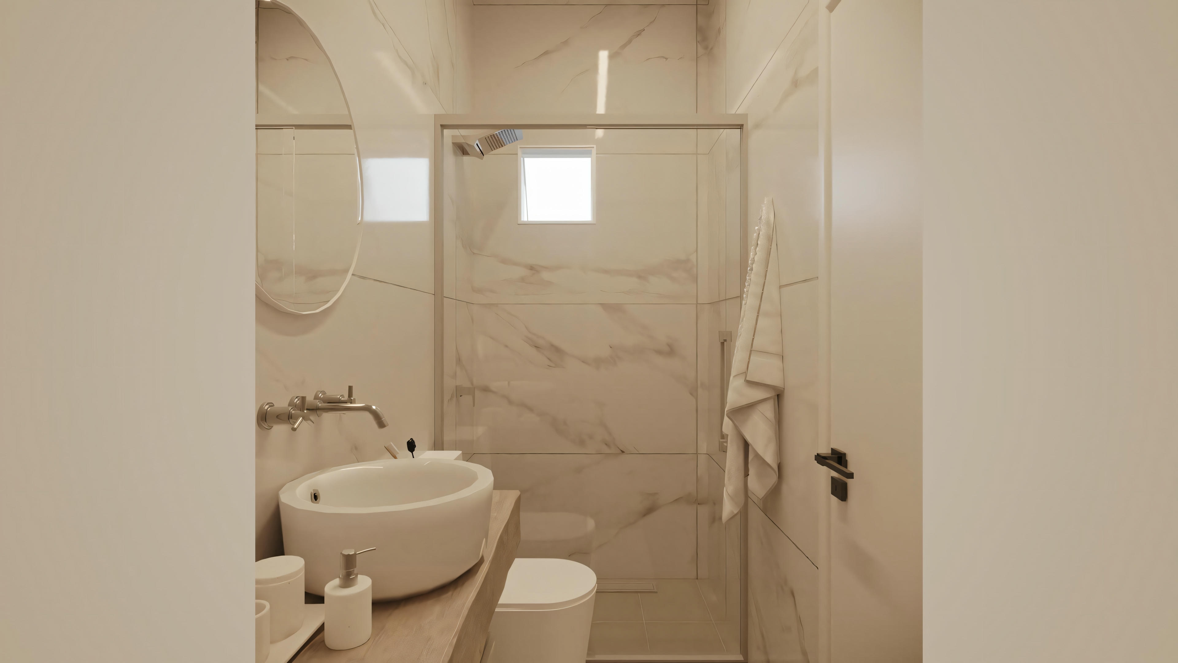  Un baño con inodoro, bidé, lavabo, espejo y área de ducha con puertas de cristal. El baño está revestido con azulejos en colores claros y también parece estar bien iluminado.