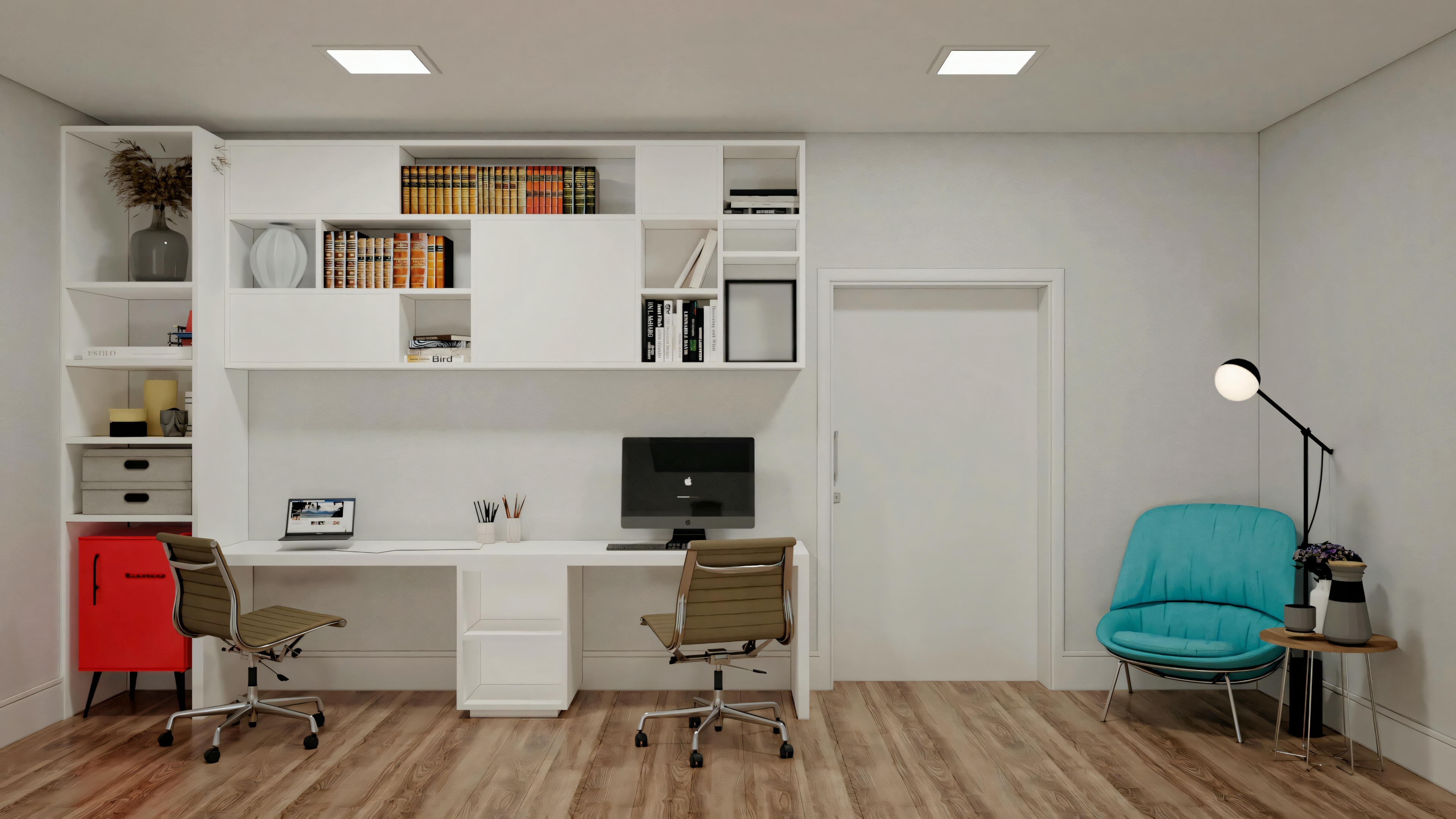 Espacio de oficina en casa con una mesa blanca que contiene un ordenador de sobremesa, estanterías con libros y decoración, y una silla azul.