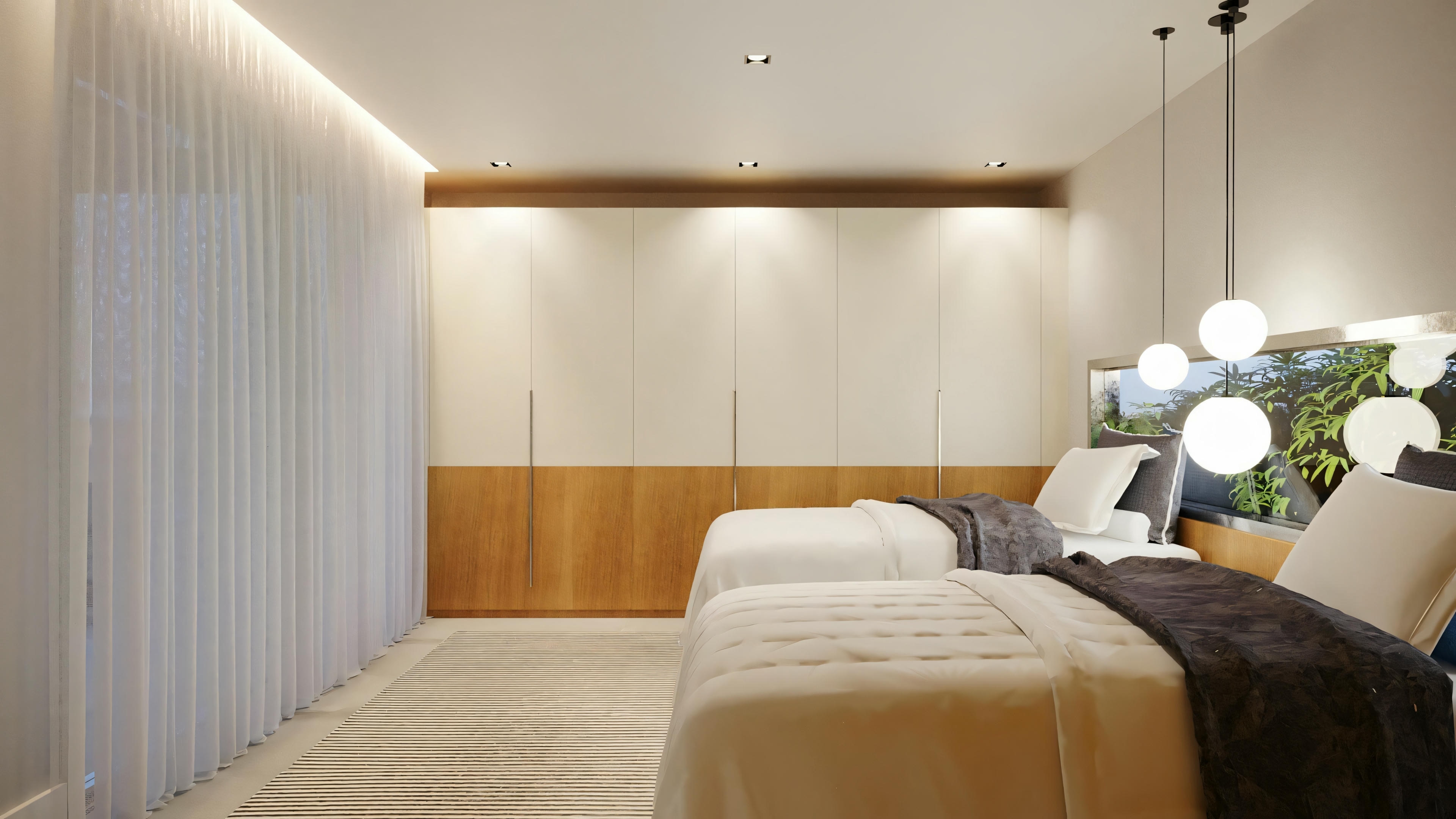 Um quarto com uma cama com cabeceira bege, roupa de cama branca e base de madeira clara. Há luminárias de parede acima da cama e uma planta no canto.
