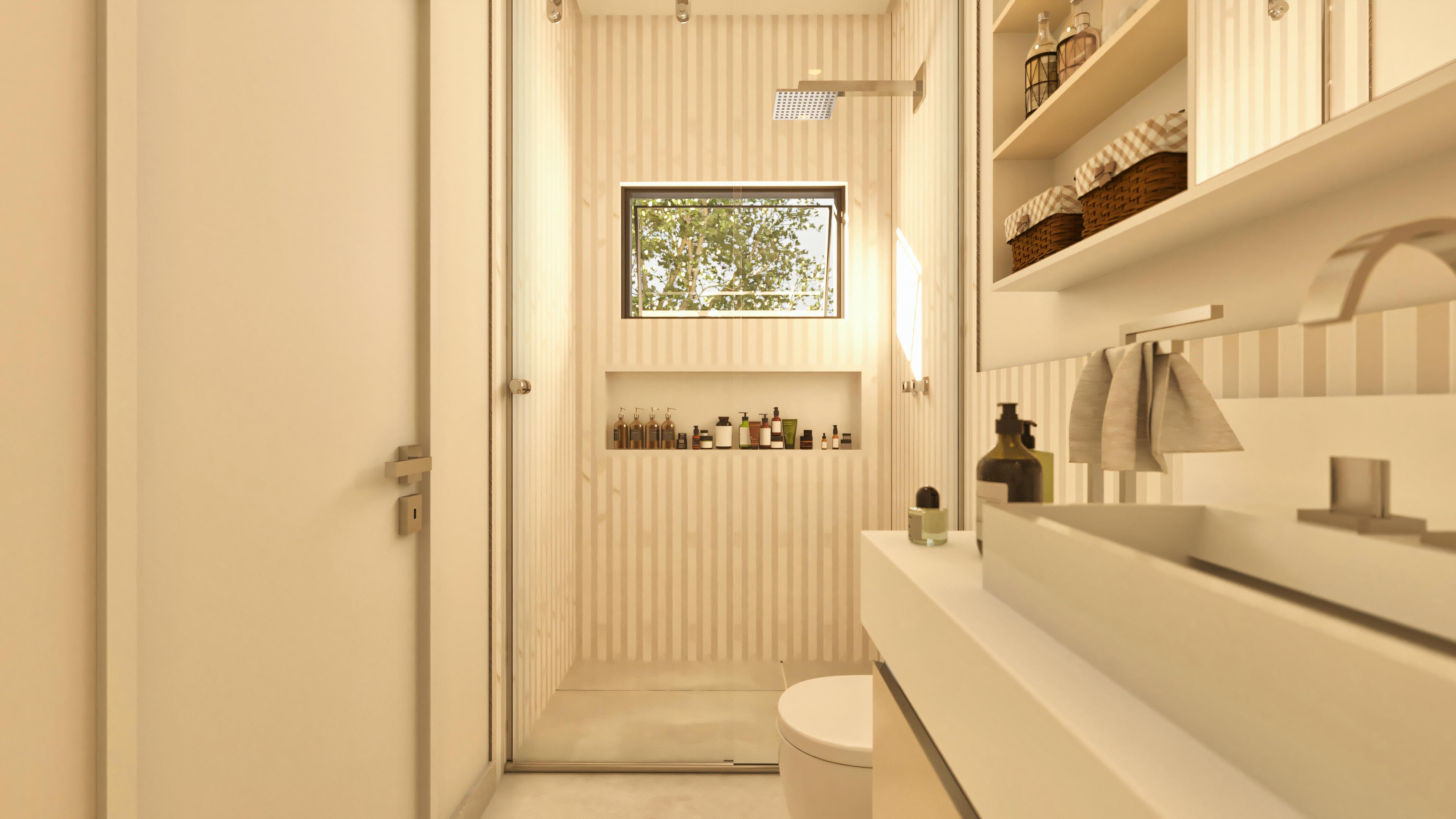 Baño con revestimiento claro.