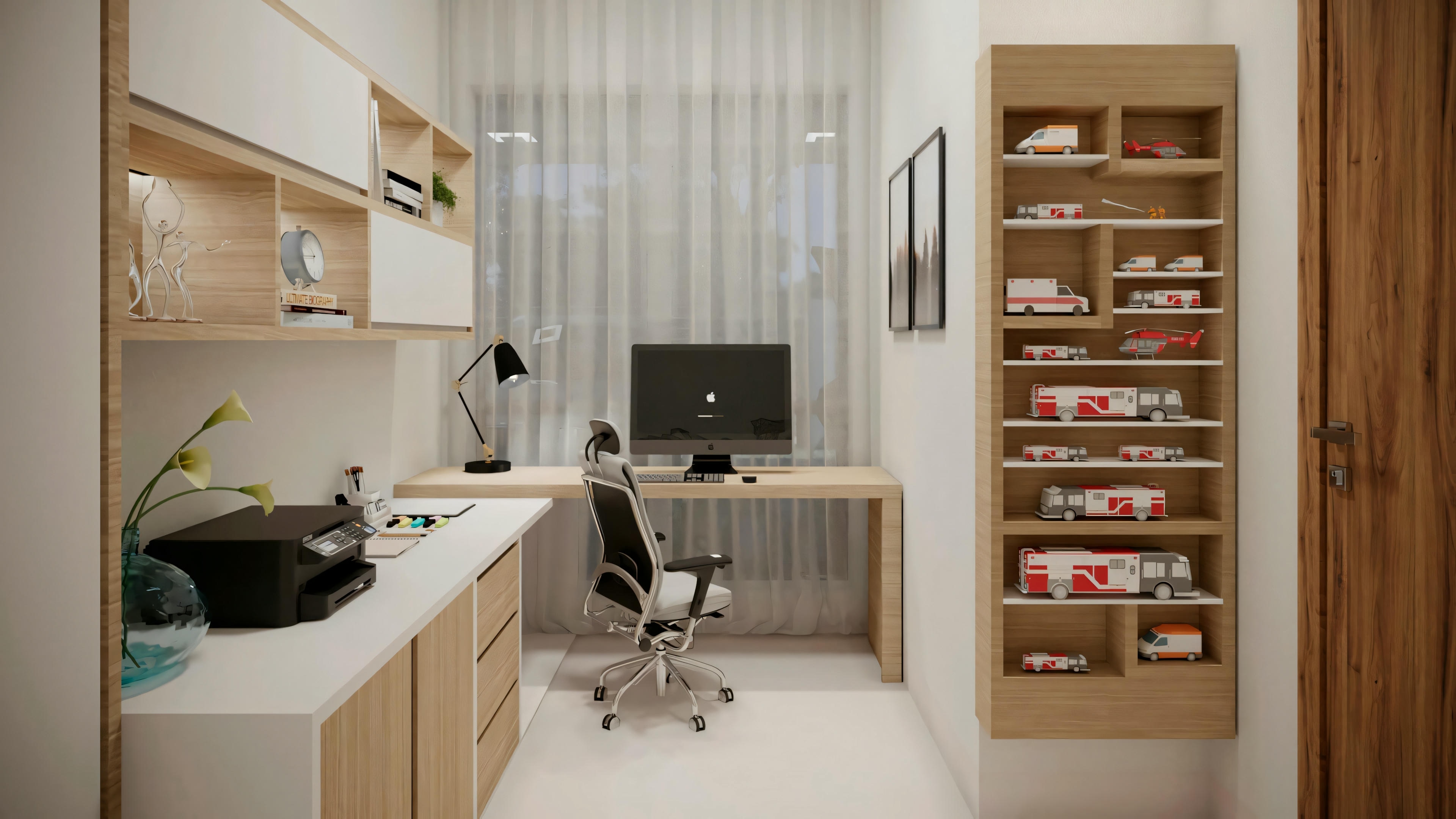 Um escritório em casa com mesa, computador, cadeira e estantes cheias de livros e itens decorativos.