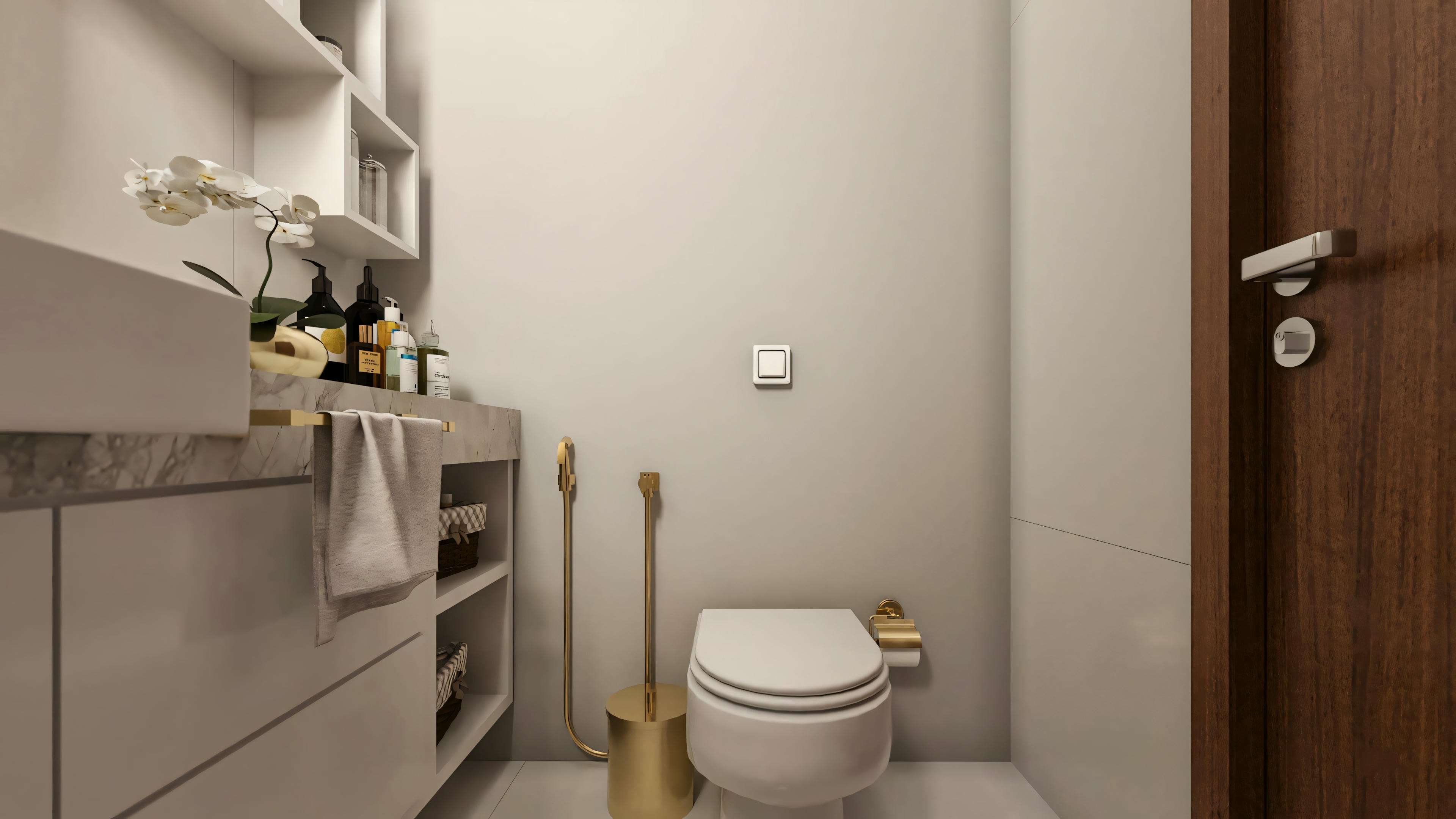 Ángulo del baño de suite en proyecto de casa moderna, destacando el inodoro suspendido, accesorios como porta papel higiénico y escobilla en dorado, y puerta de madera contrastante.