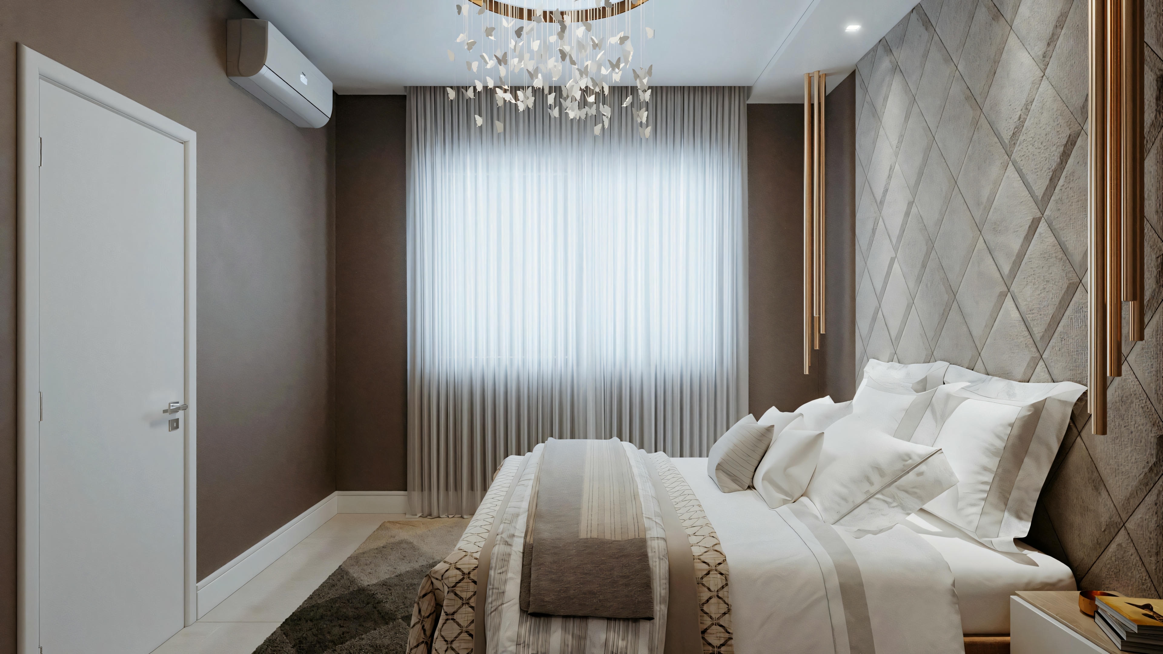 Un dormitorio con ropa de cama blanca y cortinas.