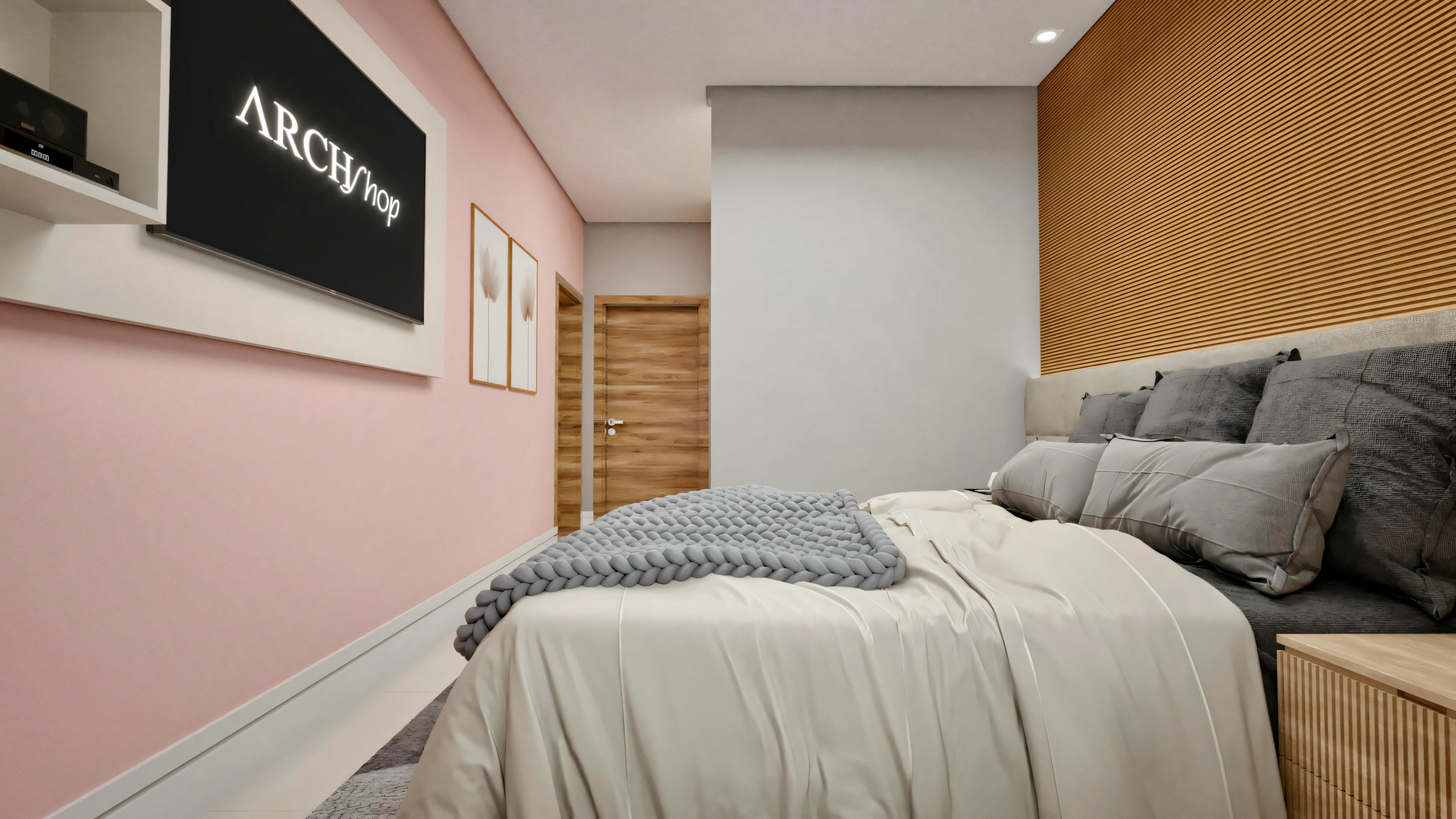 Vista lateral de quarto de suíte em casa neoclássica, mostrando cama com painel ripado de madeira, e parede oposta pintada de rosa com TV de tela plana montada. Porta de madeira ao fundo. Uma das 4 suítes do projeto com escritório e área gourmet.