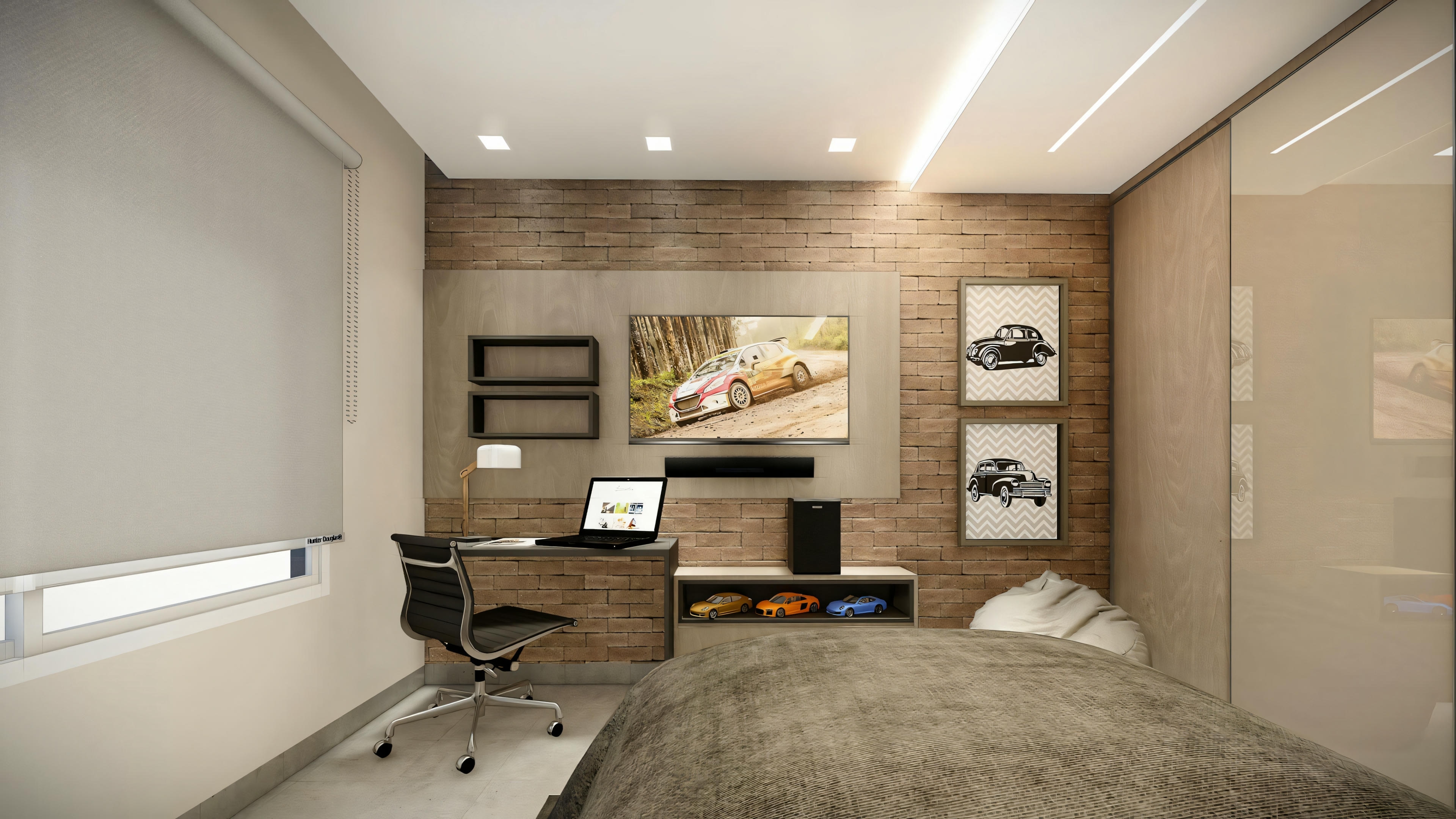 Habitación con escritorio, silla, ordenador y varias fotos enmarcadas en la pared.