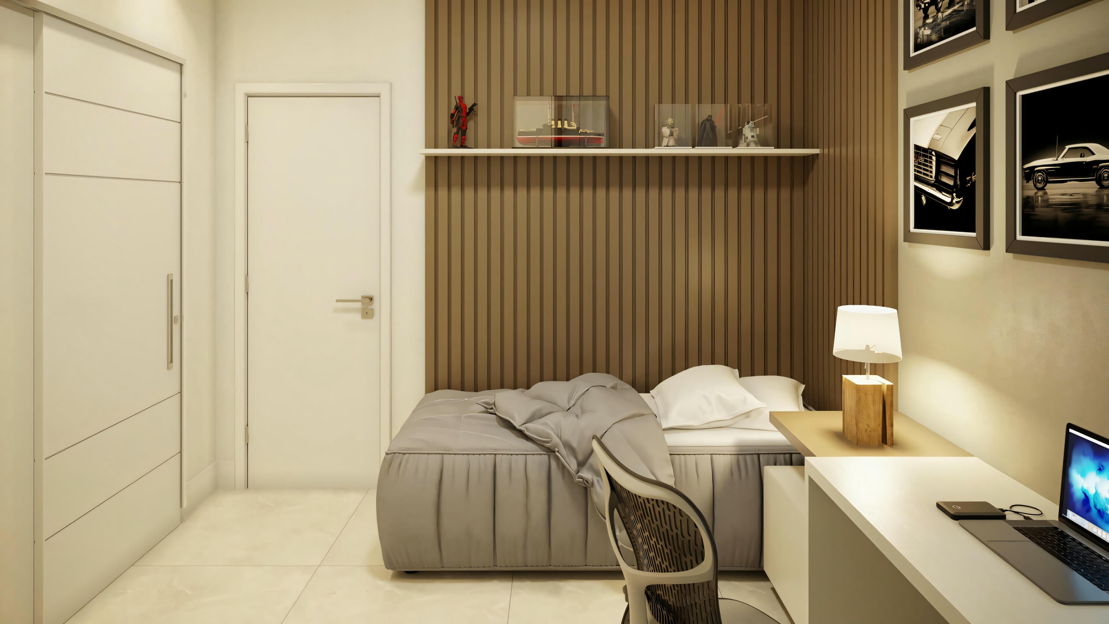 Un dormitorio moderno con cama hecha, mesa con portátil y estantes encima.