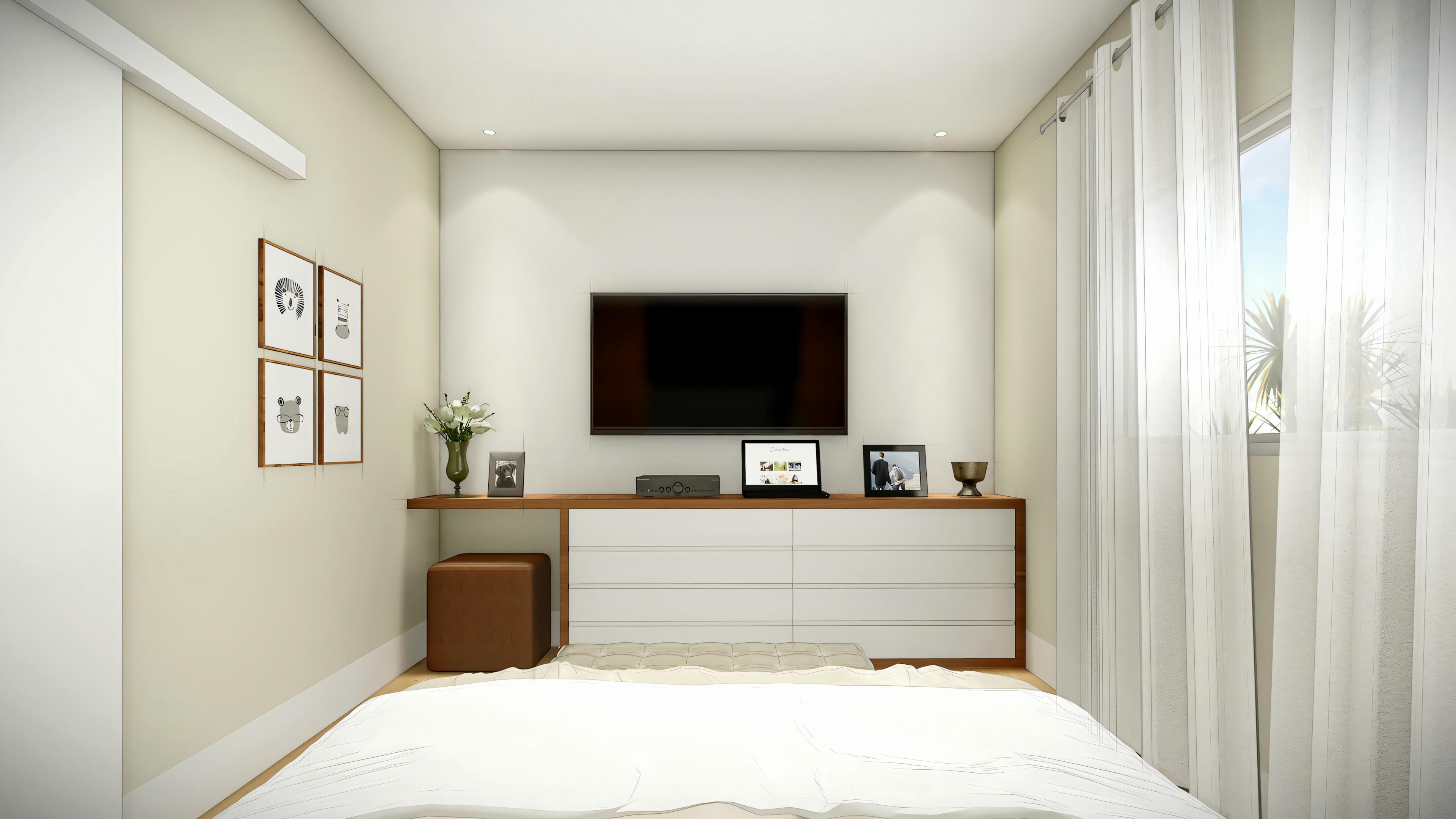 Um quarto com uma cama arrumada, duas mesas de cabeceira com abajures, quadros emoldurados na parede e cortinas brancas parcialmente fechadas sobre uma janela.