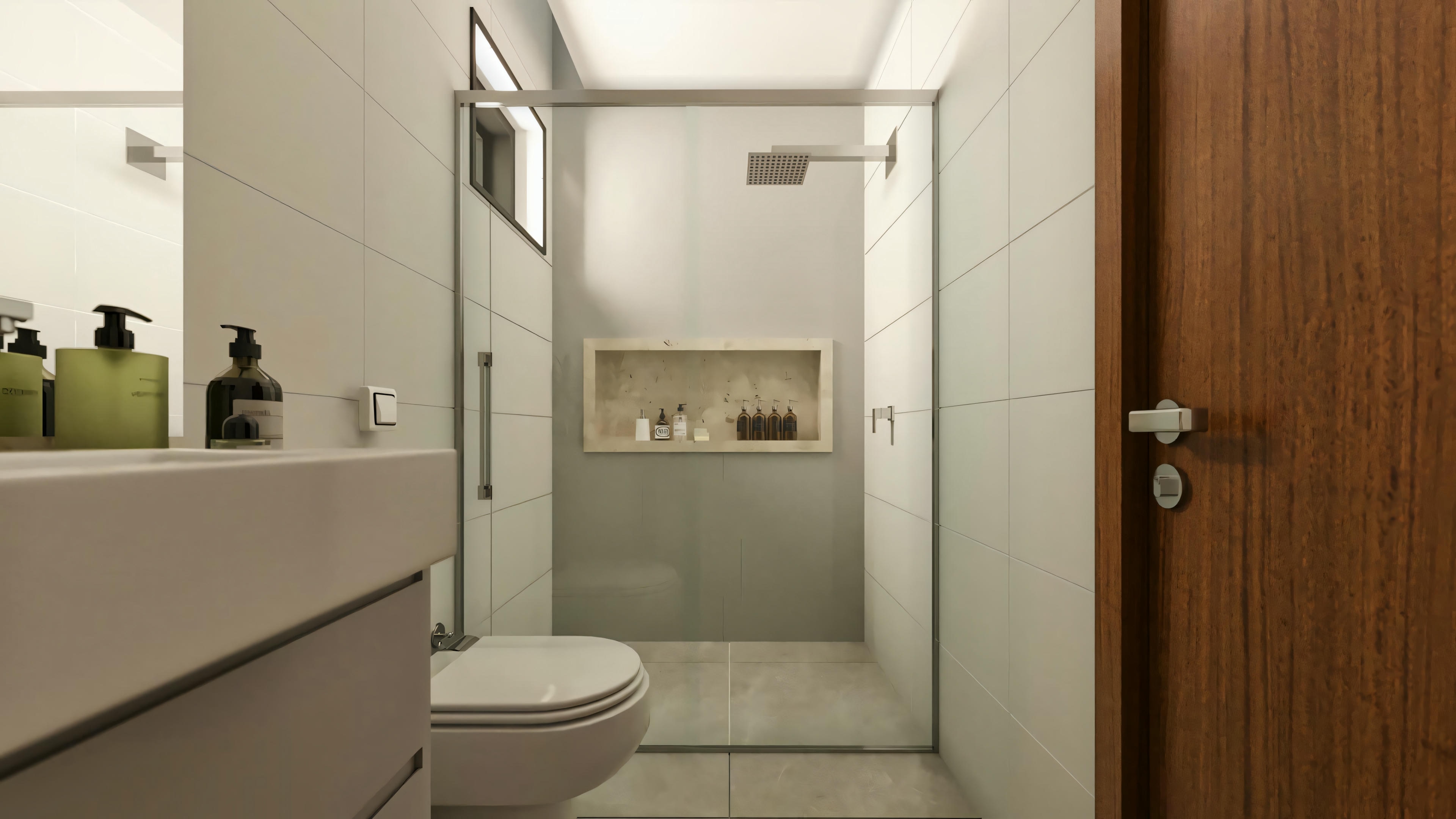 Vista interna de la ducha en el baño de proyecto de casa moderna, mostrando la grifería cromada, nicho de pared empotrado para productos, revestimiento en porcelanato claro y puerta de madera.