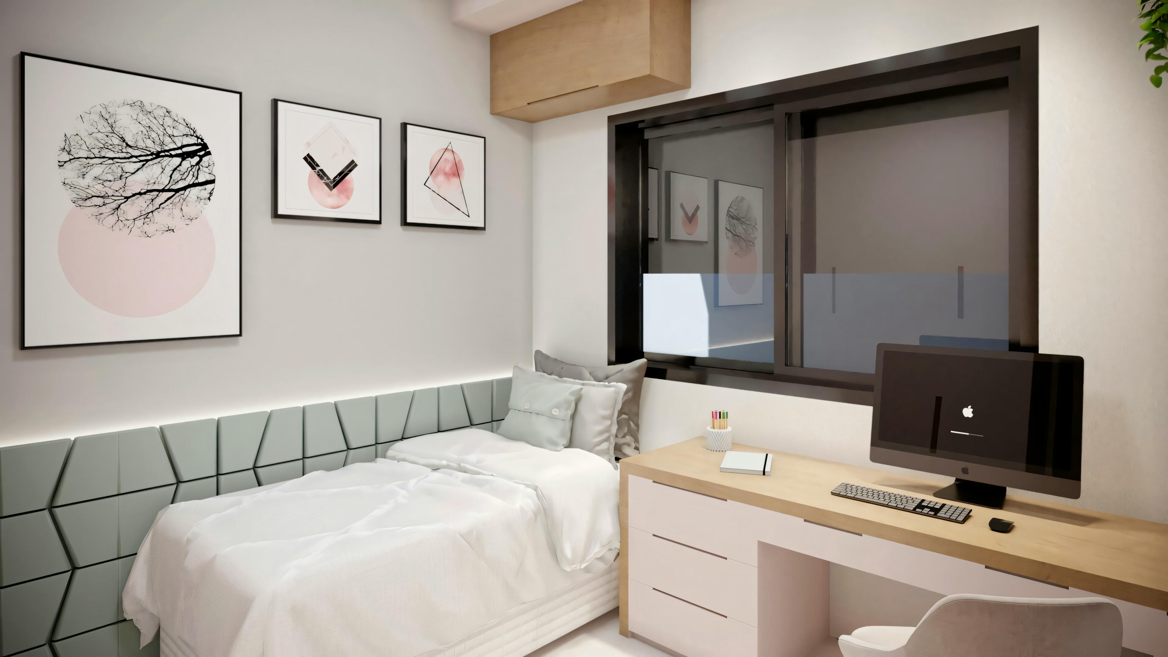 Um quarto com cama de roupa de cama branca, obra de arte emoldurada acima da cabeceira e uma mesa de escritório com monitor de computador aos pés da cama.