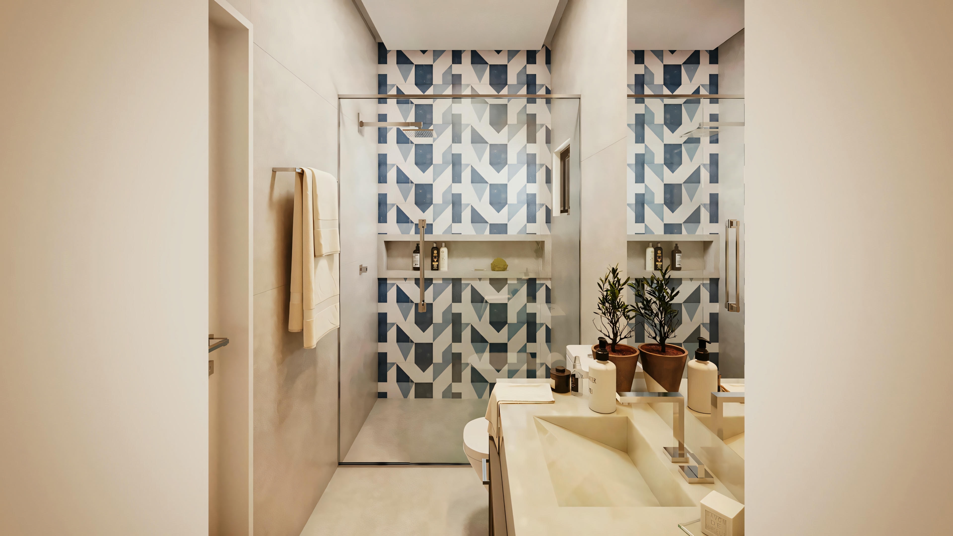Cuarto de baño con pared de azulejos estampados y bañera.