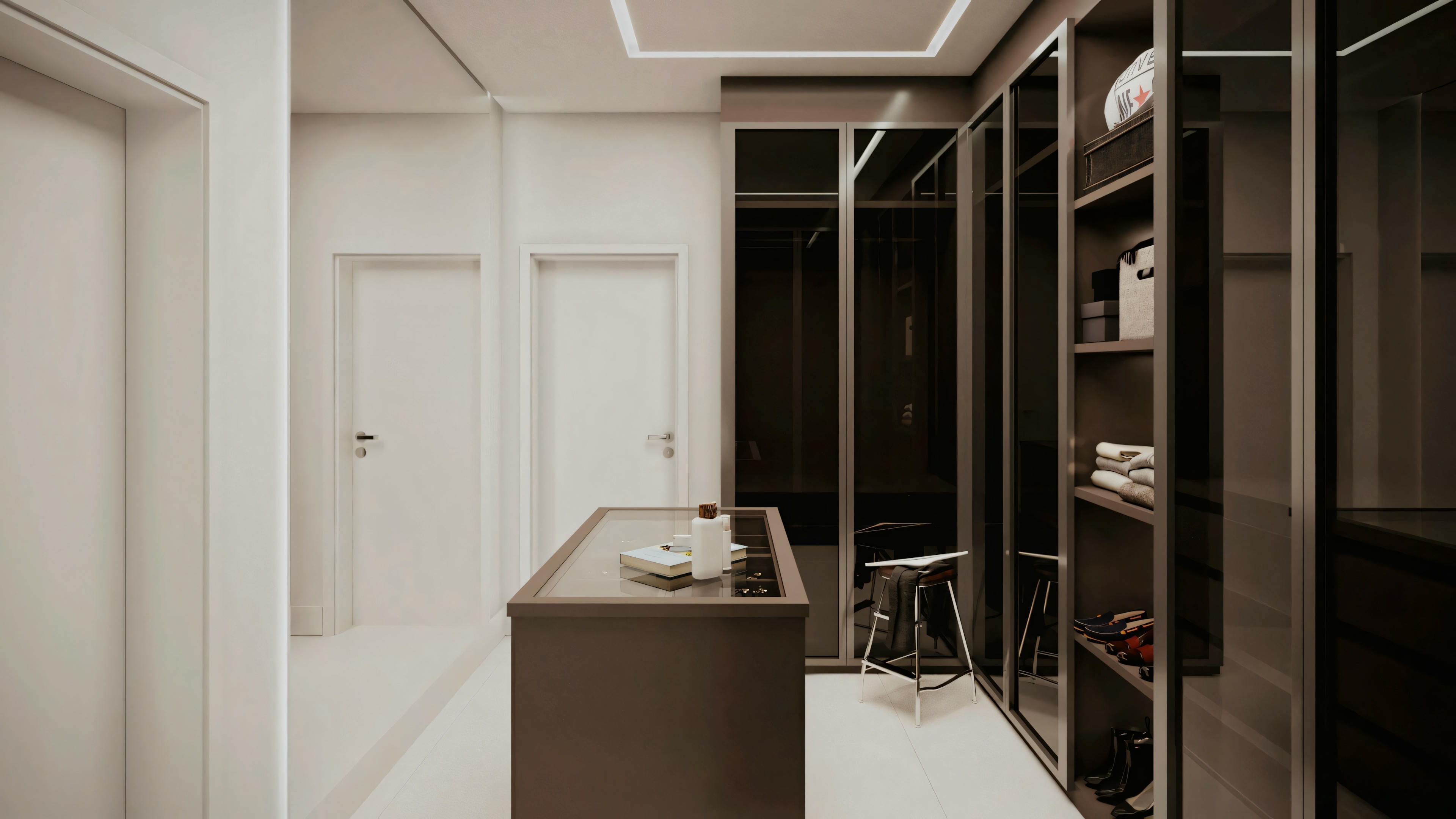 Espaço interno com vista para um closet com prateleiras abertas e roupas penduradas. Há uma área de entrada visível com portas e paredes brancas, e o piso parece ser de madeira.