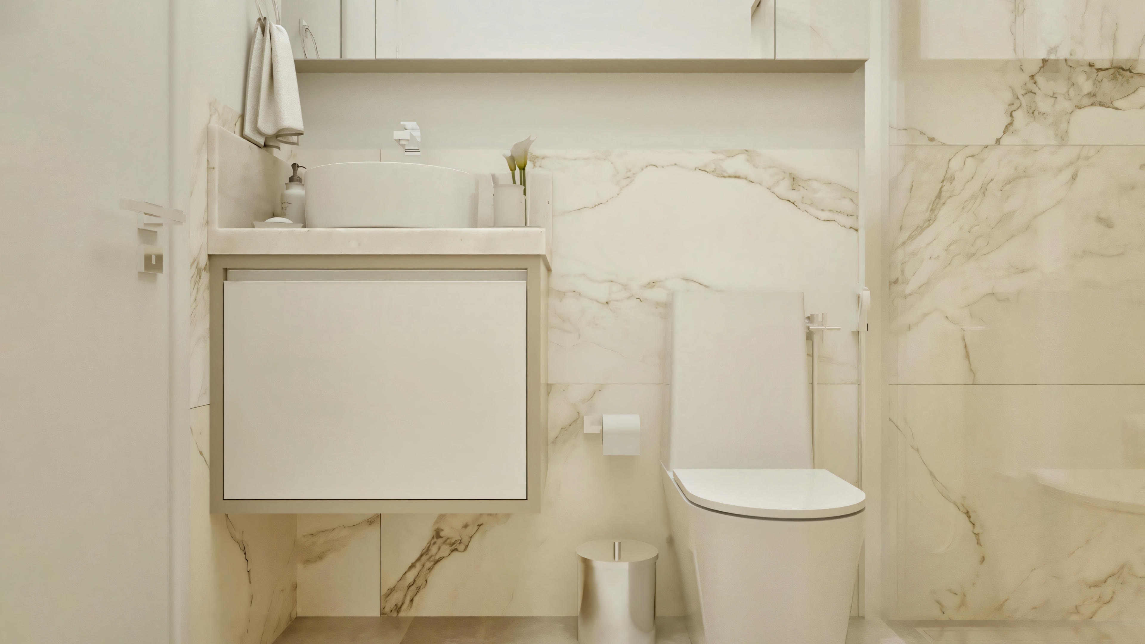 Banheiro moderno pertencente a uma das 4 suítes da casa térrea, apresentando revestimento estilo mármore Calacatta, bancada clara com cuba de apoio e vaso sanitário branco.