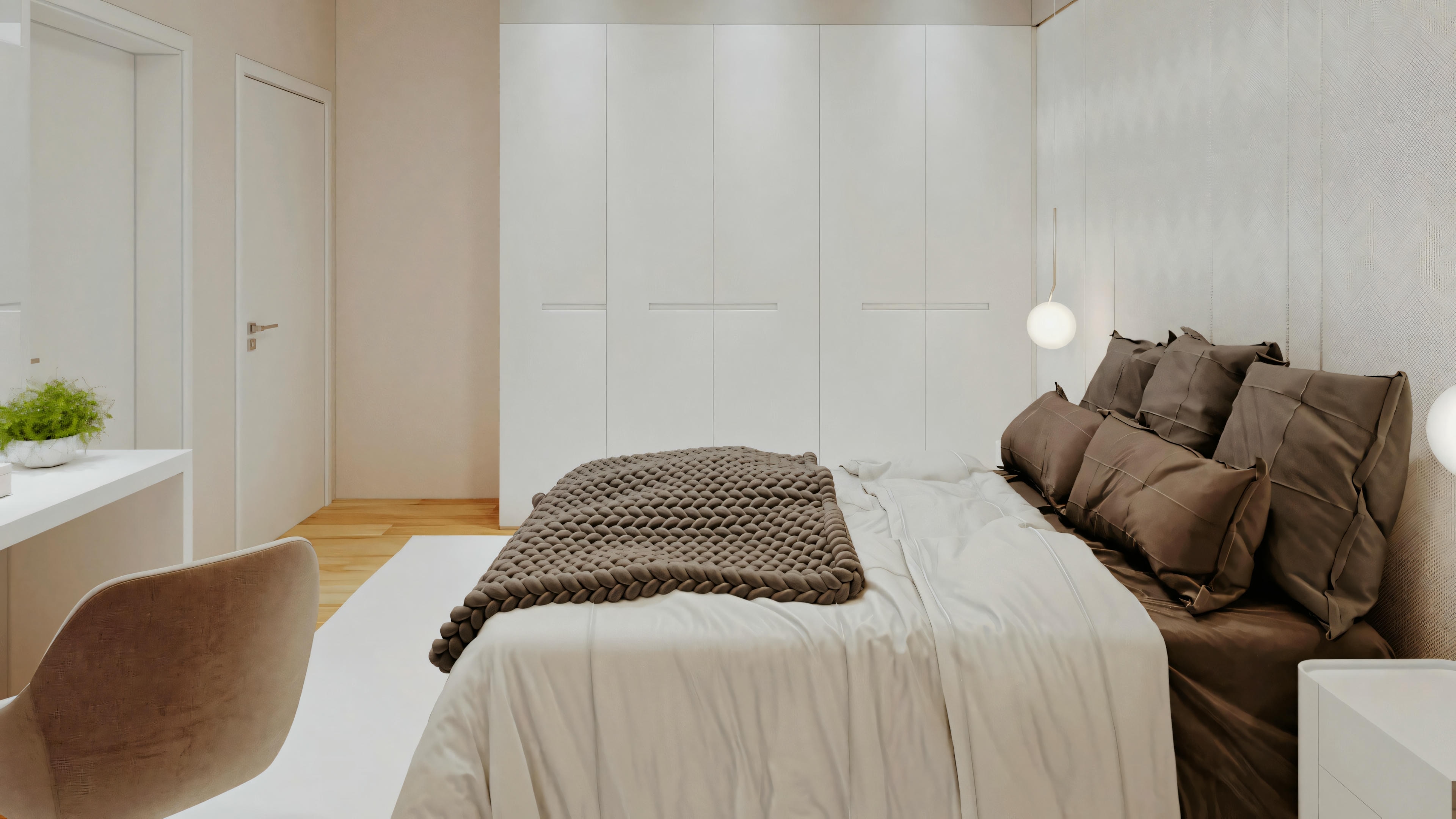 Um quarto arrumado com uma cama grande no centro, coberta com roupa de cama branca e marrom.