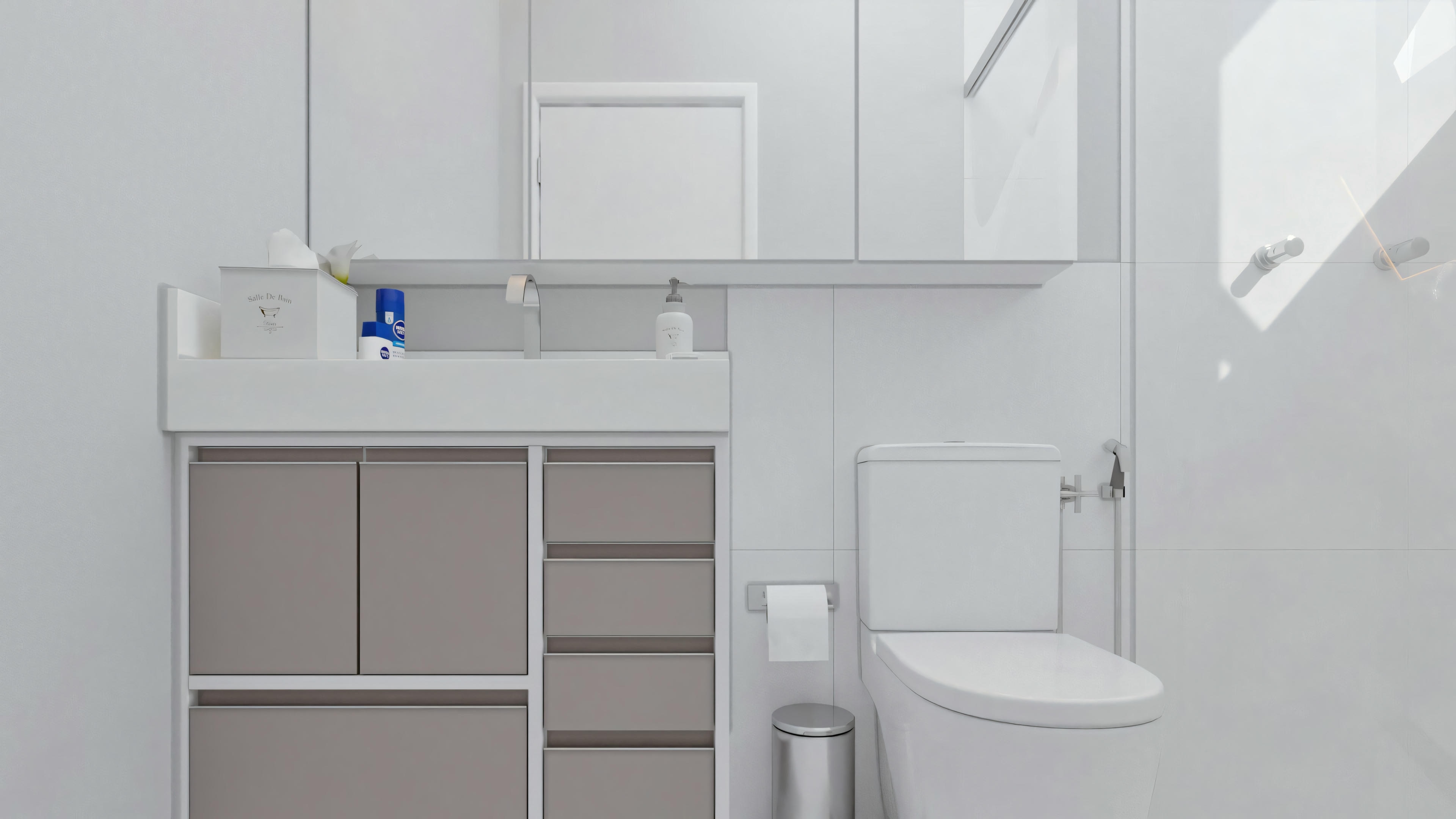 Un rincón de baño con estanterías empotradas, zona de ducha cerrada parcialmente visible y una toalla colgada al lado.