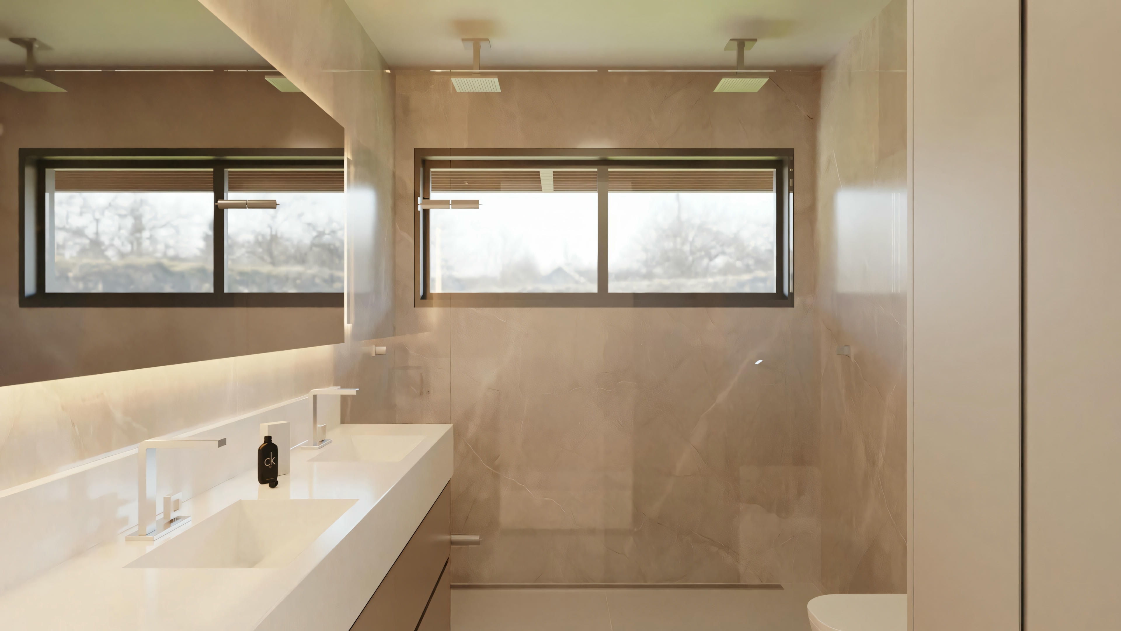Un baño con una gran bañera, ventana con persianas horizontales y paredes y pisos revestidos con azulejos en tonos neutros.