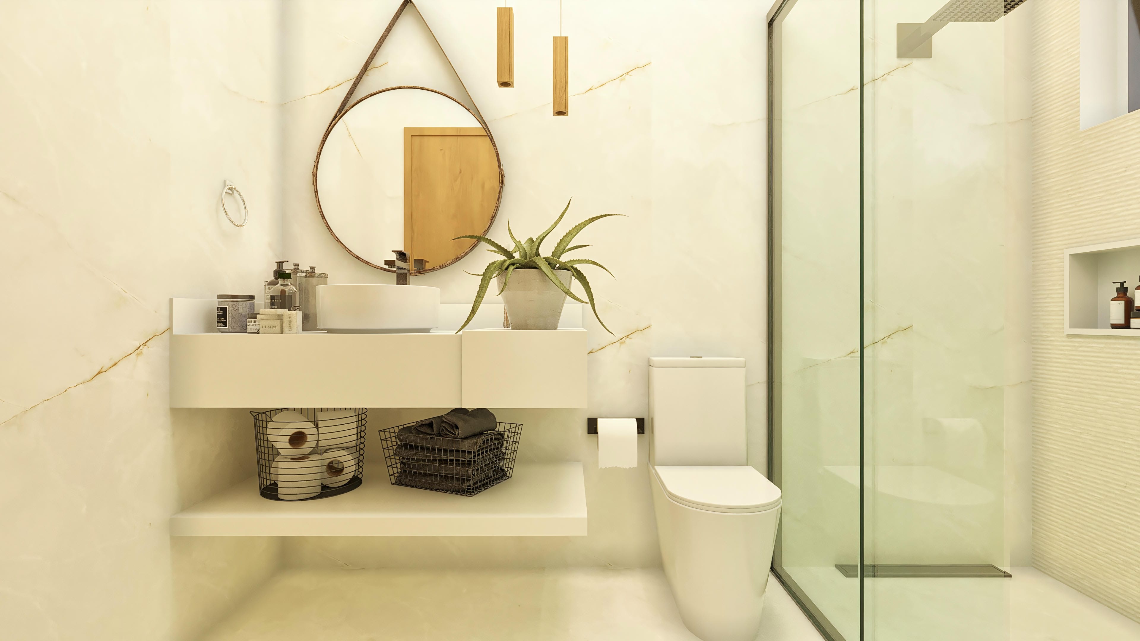 Encimera de mármol con lavabo esculpido, espejo redondo con marco dorado y lámparas colgantes de madera. Al lado, un inodoro moderno y cabina de vidrio con ducha. Papel de pared texturizado al fondo.