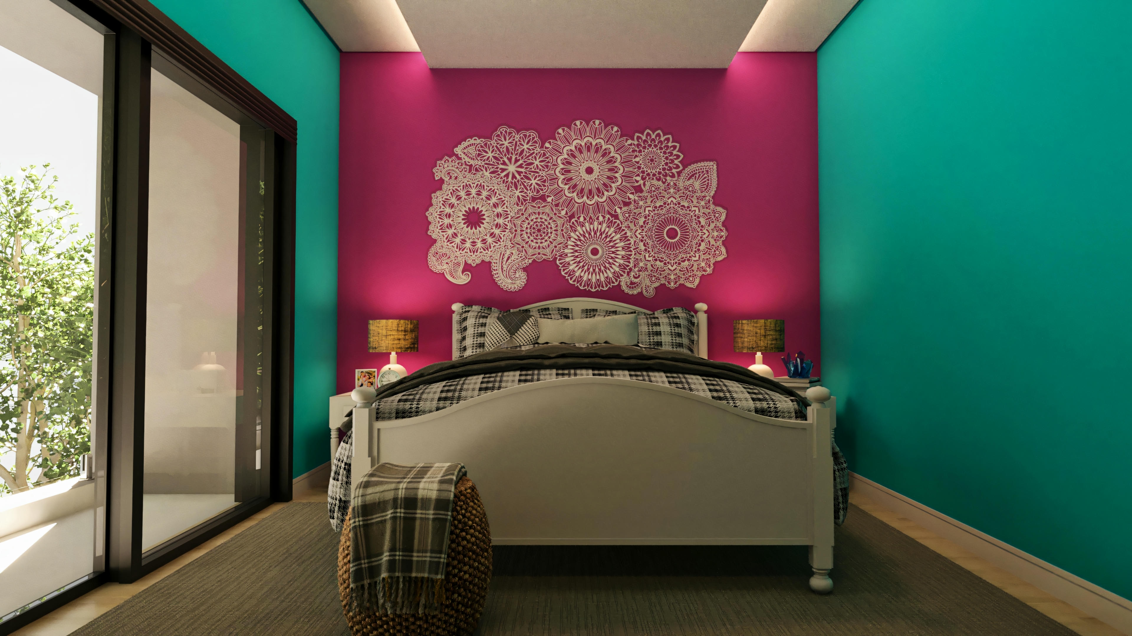 Quarto de casal em casa de alto padrão com 5 suítes, com decoração vibrante, paredes em magenta e turquesa, adesivo floral e acesso à varanda.