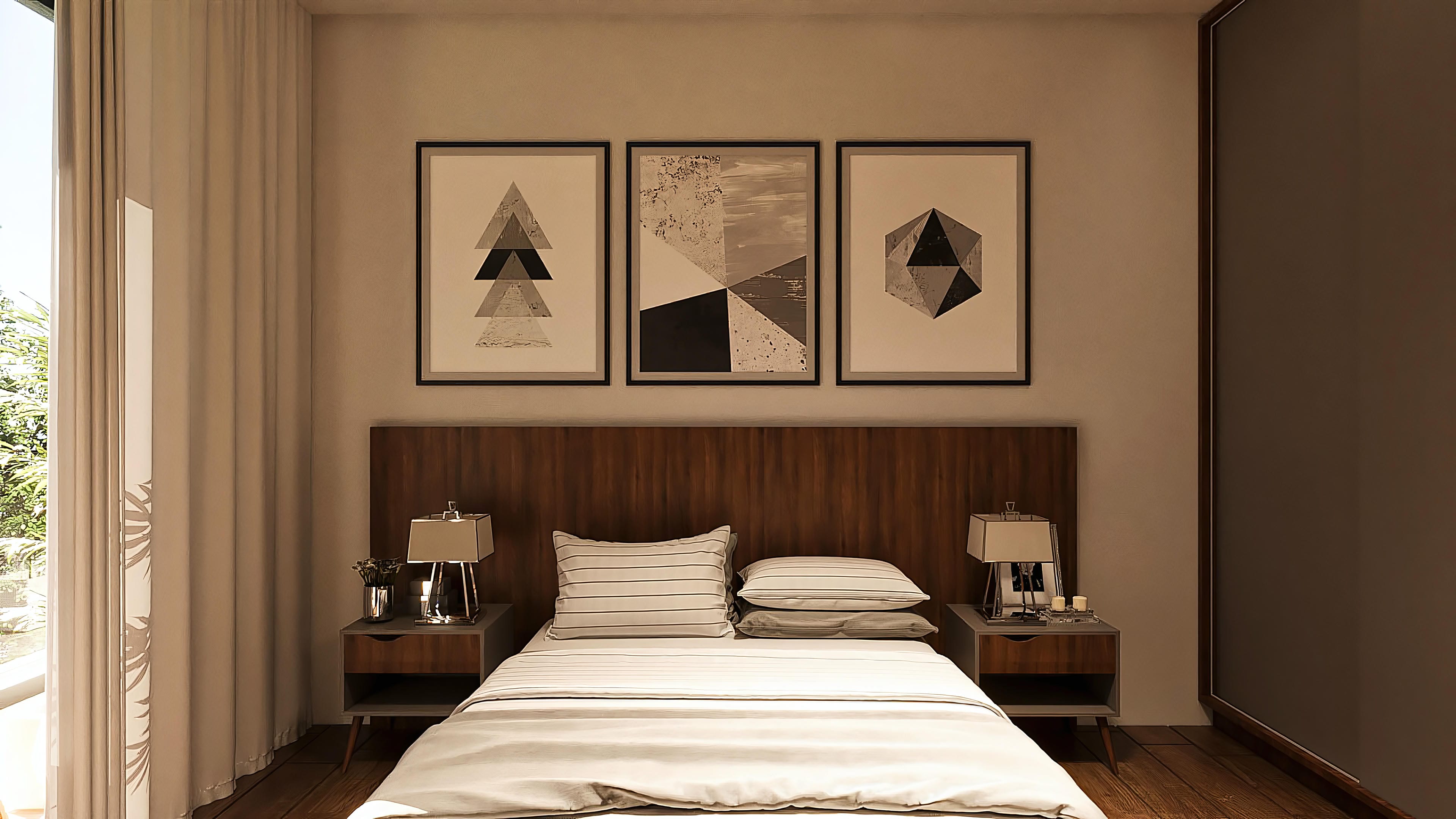 Detalhe de um quarto de alto padrão com cama queen, cabeceira em madeira, mesas de cabeceira, quadros abstratos na parede e cortinas claras com vista para área externa.