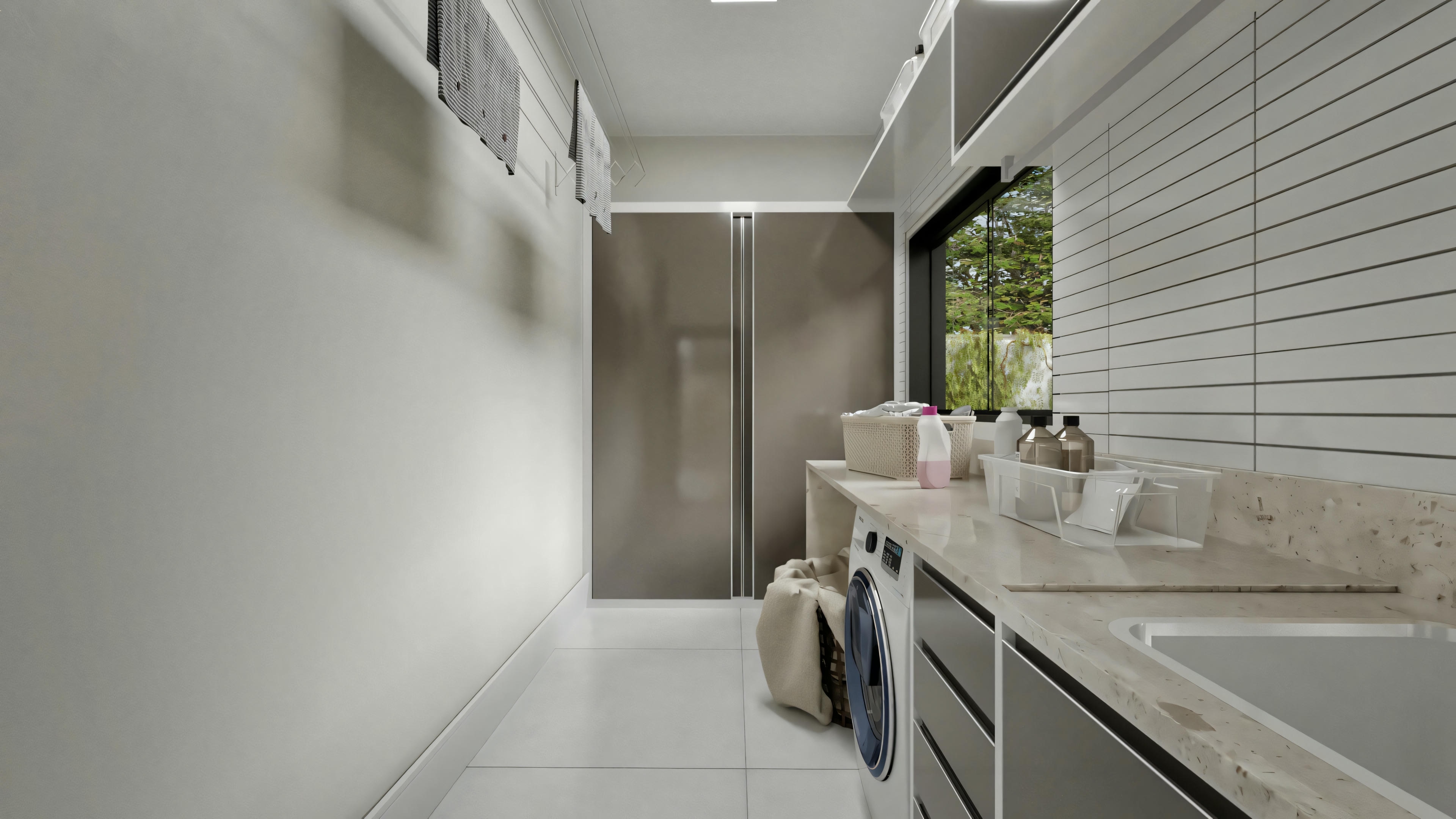 Un baño estrecho con lavabo a la derecha, espejo encima y zona de ducha al fondo.
