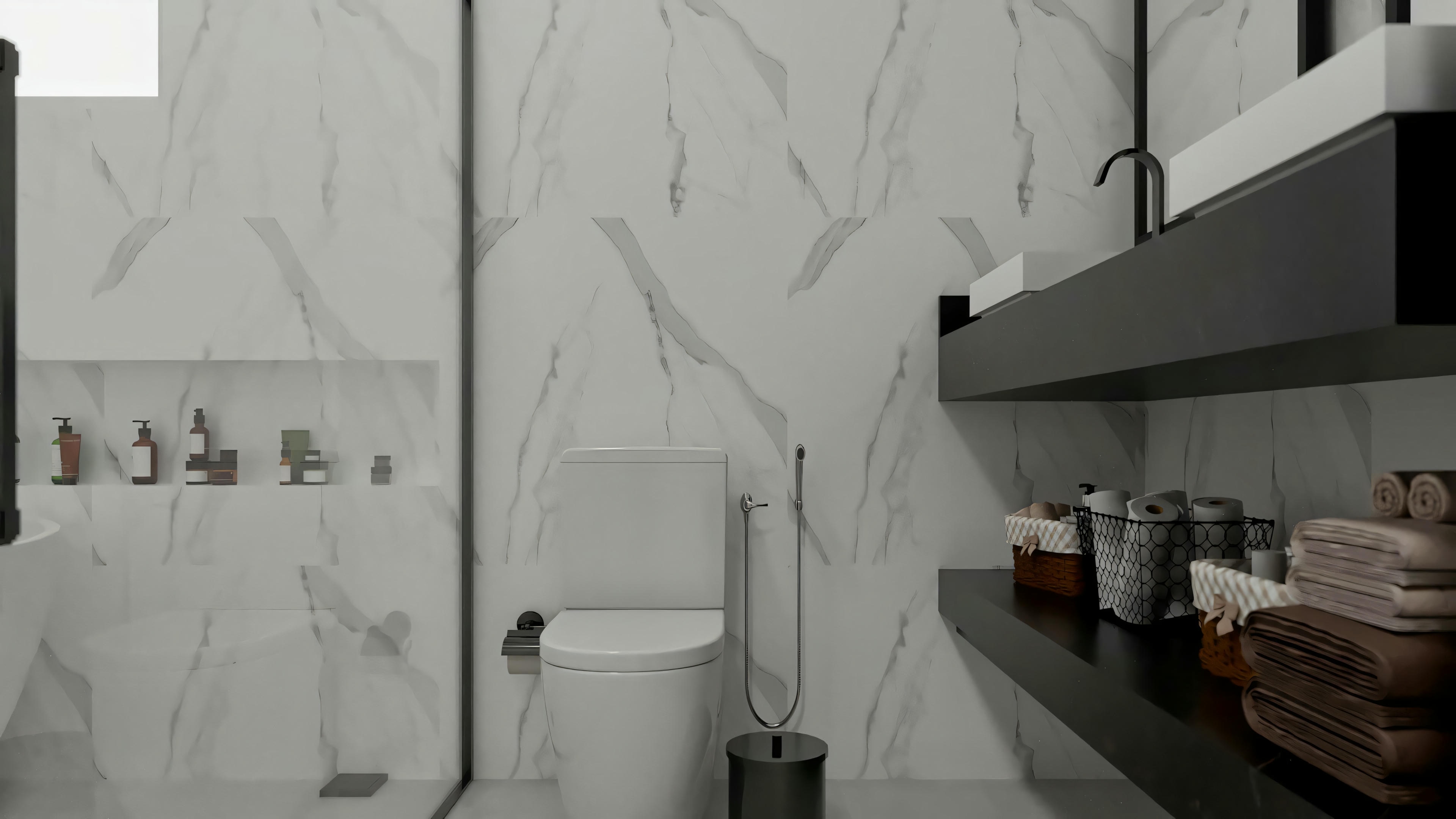 Detalle del aseo de la suite principal en el proyecto residencial Archshop, mostrando área del inodoro y ducha con nicho empotrado para champú. Revestimiento marmoleado claro y encimera negra componen este ambiente de la planta de casa con 3 dormitorios y 5 aseos.