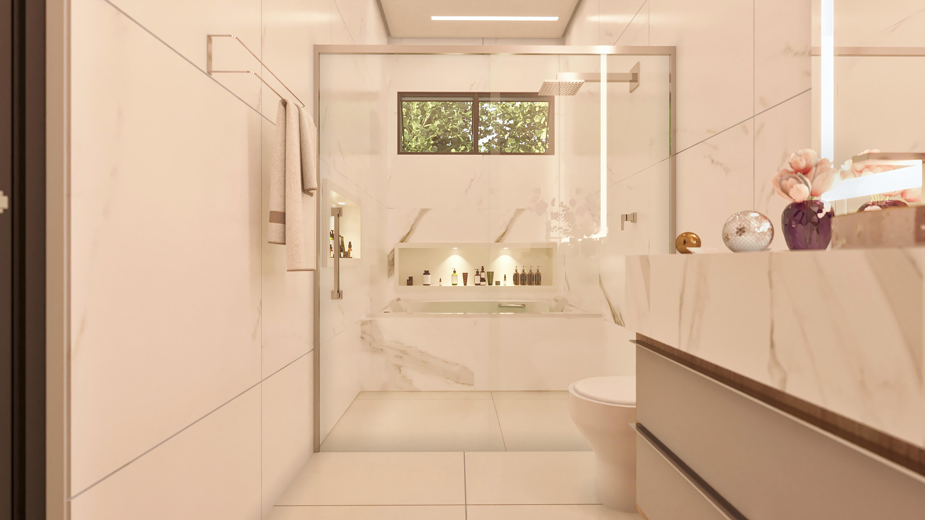 Detalhe de um banheiro elegante com revestimento em mármore, banheira com nicho iluminado e um moderno chuveiro. A área inclui toalheiro e uma pequena janela.