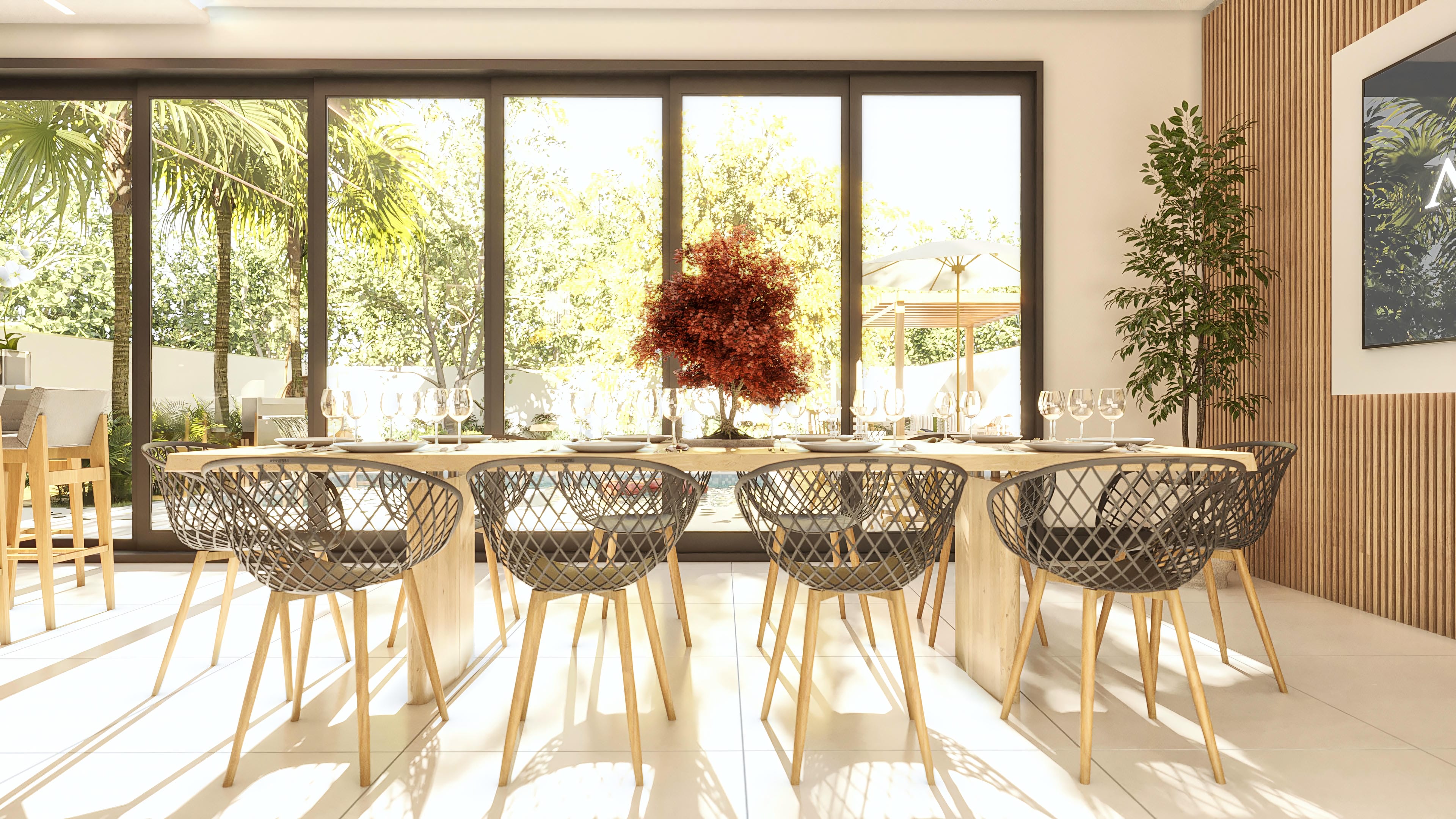 Ambiente interno com mesa de jantar e cadeiras, voltado para área externa com piscina e jardim através de amplas janelas de vidro.