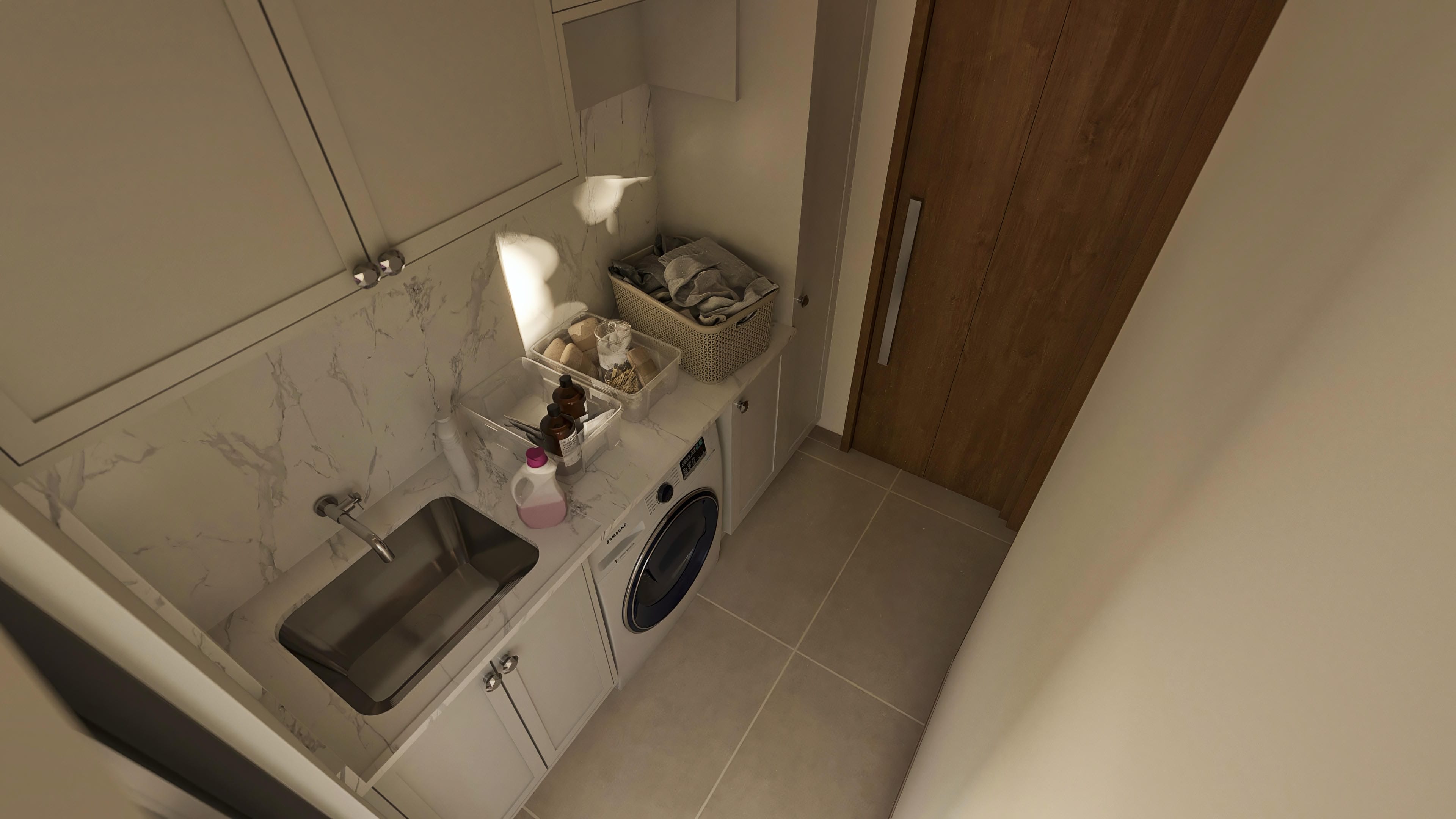 Interior de uma lavanderia moderna com bancada em mármore, armários claros e porta em madeira ripada.