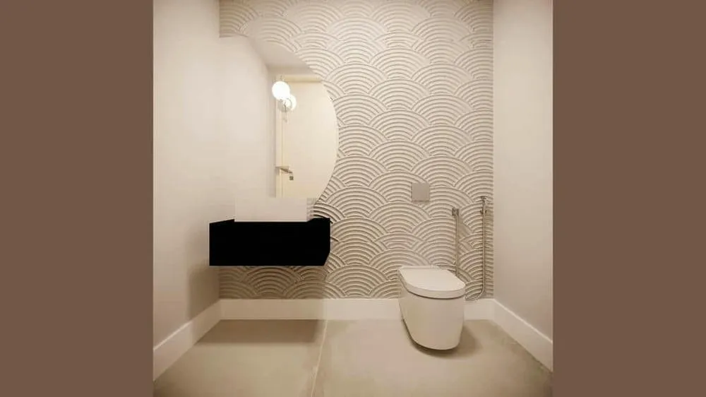 Banheiro luxuoso com design arrojado e acabamentos de alto padrão, parte do Projeto Madagascar.