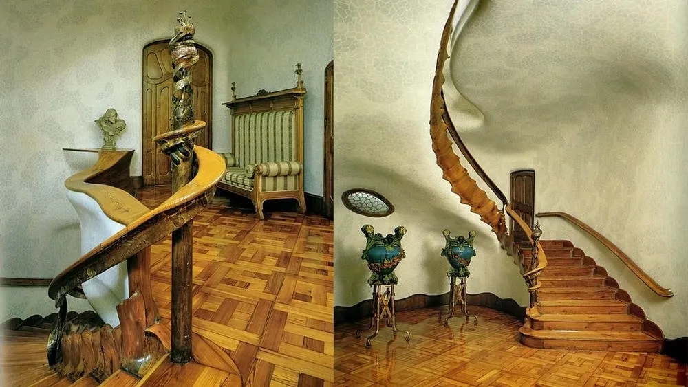 Detalhes da escadaria da Casa Batlló com formas orgânicas e sinuosas.
