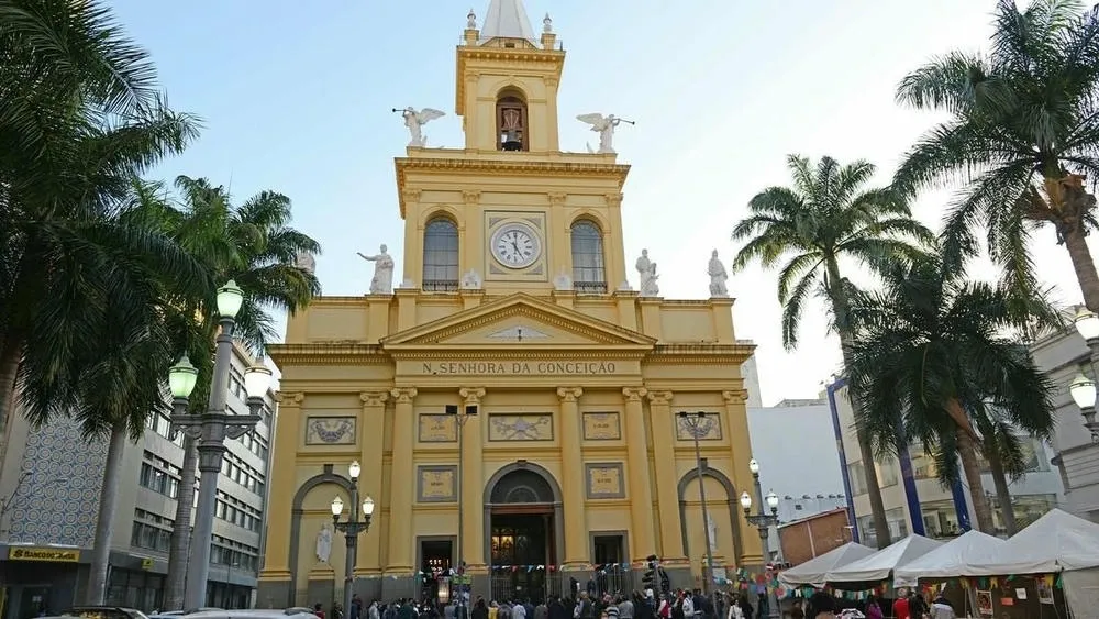 Catedral Metropolitana de Campinas, um exemplo de arquitetura vernacular brasileira.