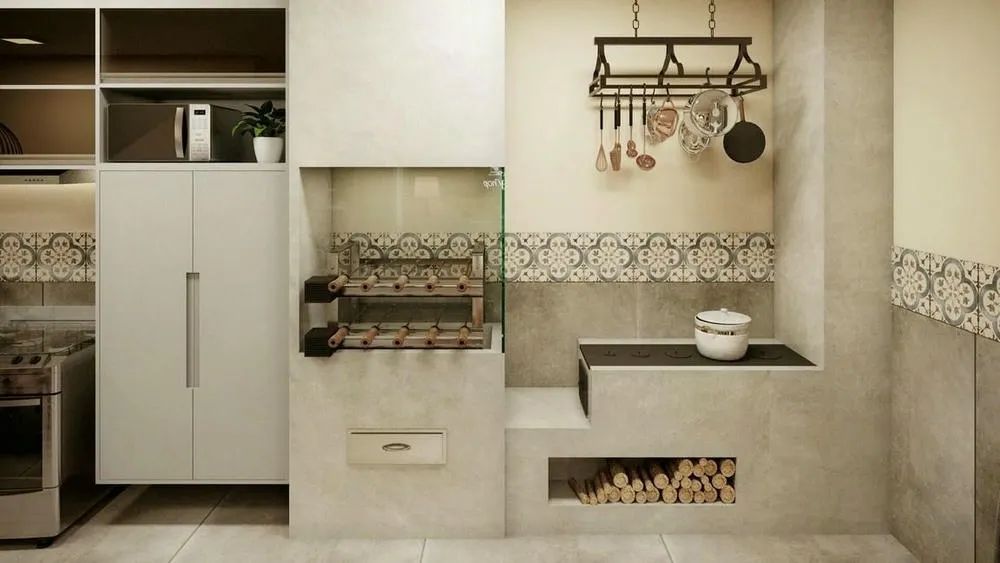 Churrasqueira e forno a lenha embutidos em área gourmet com revestimento rústico e panelas penduradas.
