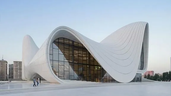 Building with innovative facade and complex shapes, representing contemporary architecture.