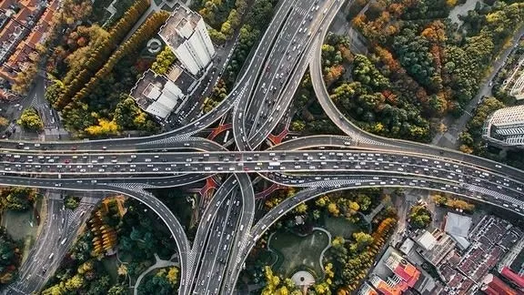 Urban planning of a city with buildings and circulation areas.