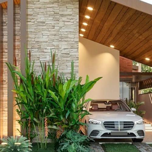 Fachada imponente de casa moderna com revestimento em pedra clara, detalhes em madeira, paisagismo exuberante e carro de luxo.