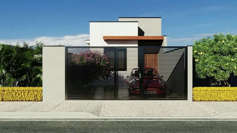 Fachada de casa pequena com design moderno, tons neutros e detalhes em madeira, criando um visual acolhedor e sofisticado.