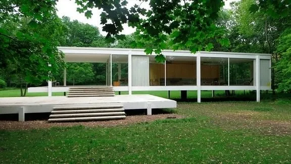 Ludwig Mies van der Rohe's Farnsworth House, with its simplicity and integration with nature, an example of modern architecture.