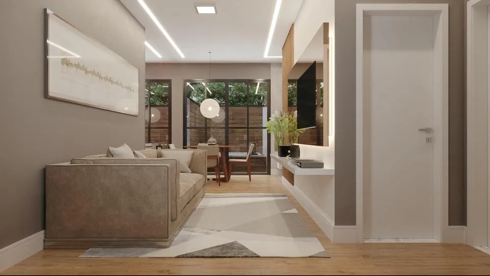 Sala com grandes janelas que permitem a entrada de luz natural, combinada com iluminação artificial embutida.