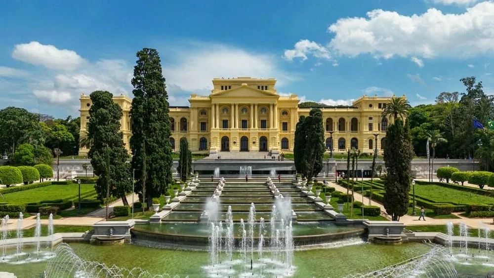 Exterior facade of the Ipiranga Museum after the retrofit, with fountains and gardens.
