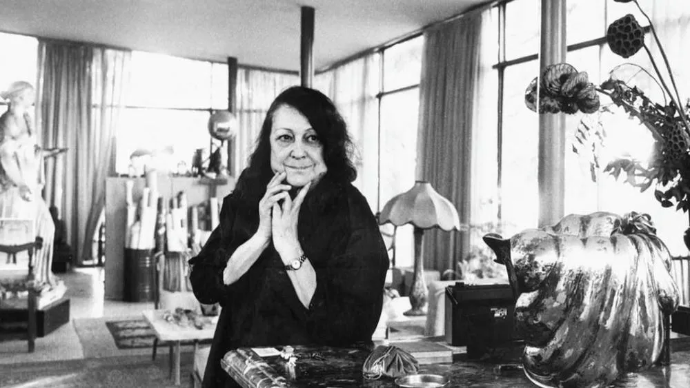 Photo of Lina Bo Bardi, Italian-Brazilian architect, in front of one of her works.