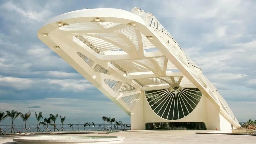 Exterior facade of the Museum of Tomorrow in Rio de Janeiro, highlighting its solar panels and innovative design.
