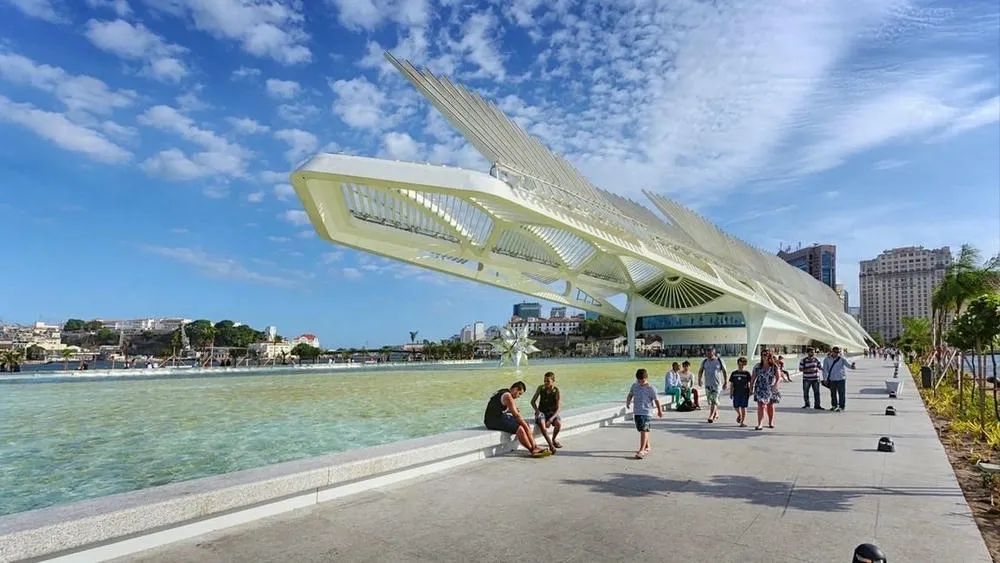 Detailed view of the Museum of Tomorrow in Rio de Janeiro, with the water mirror and Guanabara Bay in the background.