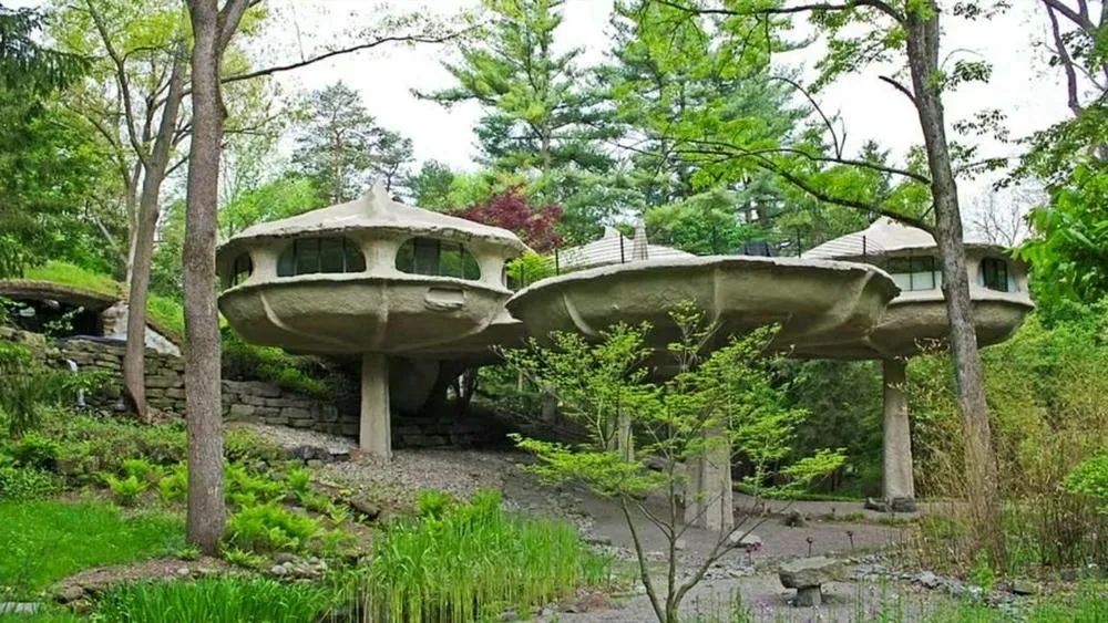 Exterior facade of the Mushroom House in Perinton, New York, with its organic mushroom shape.