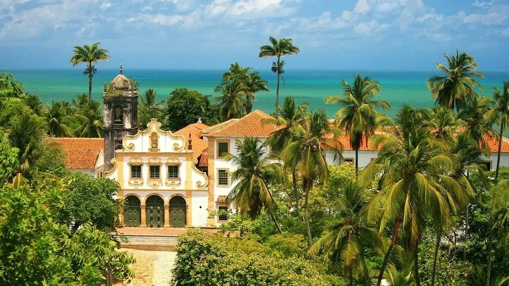 Vista panorâmica da cidade de Olinda, Pernambuco, com arquitetura barroca e colonial.
