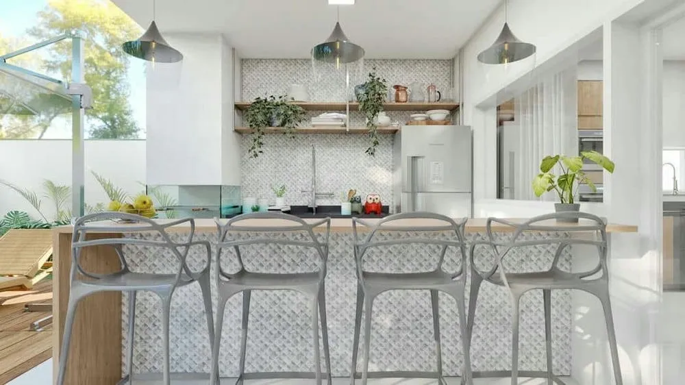 Planta pequena com piscina e gourmet, ideal para lazer em pouco espaço com design inteligente.
