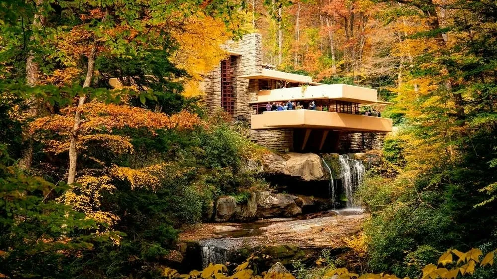 Construction with landscape integration and natural materials, minimizing environmental impact.