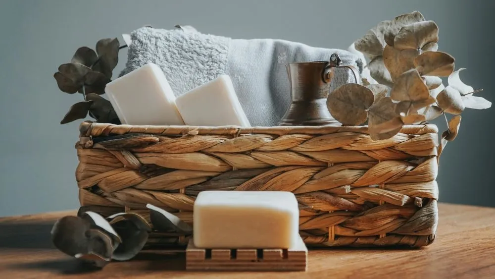 Sabonetes artesanais com fragrâncias tranquilas, um toque de carinho como presente de Dia das Mães.