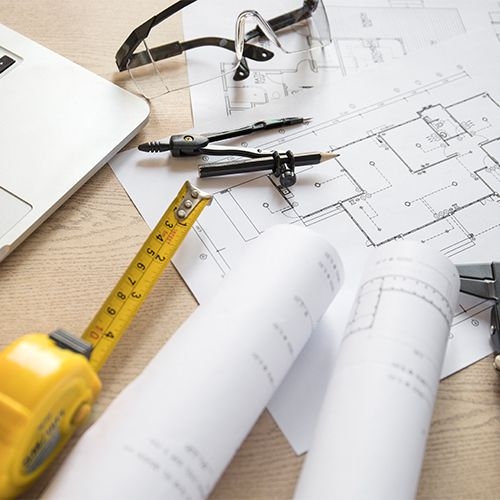 Detailed structural project in blueprint, with concrete and steel elements, representing the solid base and skeleton of a house, essential for safety and durability.